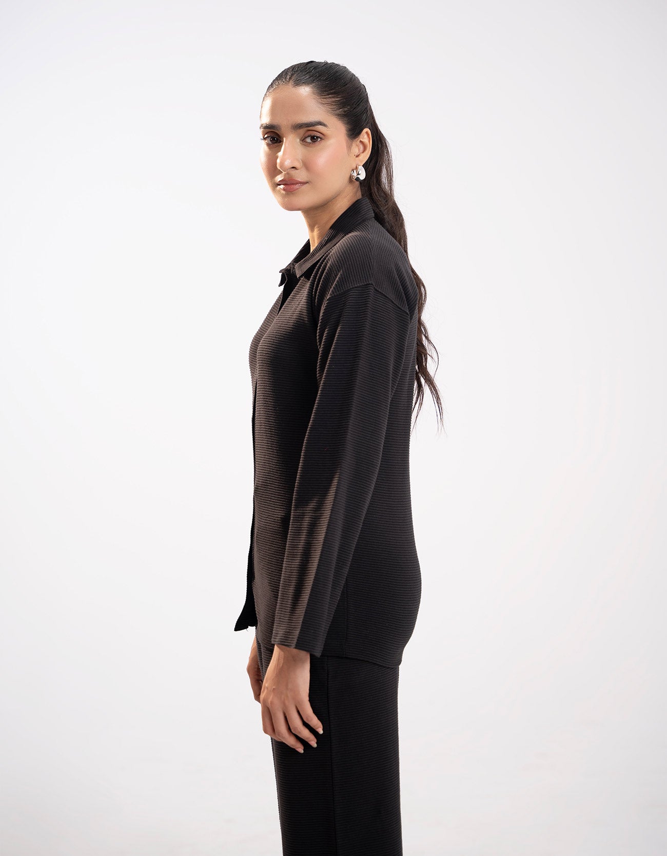 TEXTURED BUTTON DOWN SHIRT