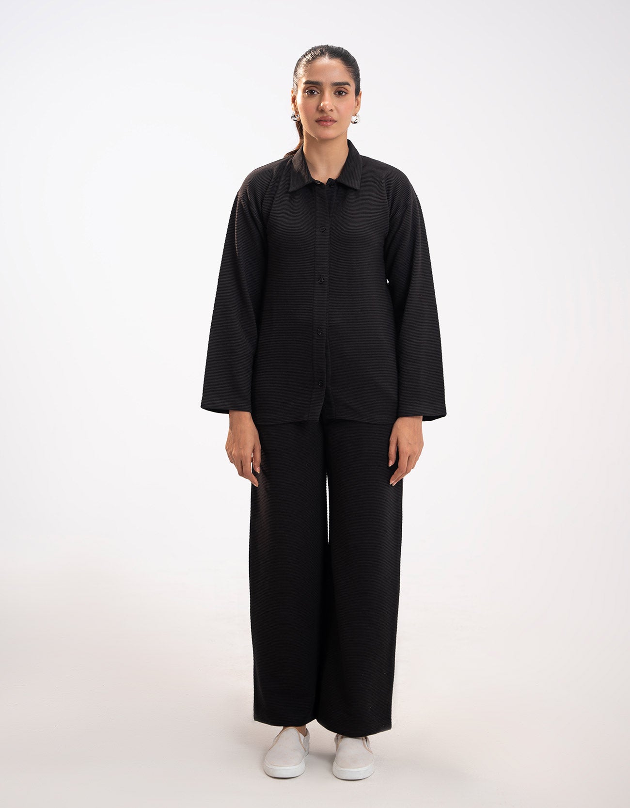 TEXTURED BUTTON DOWN SHIRT