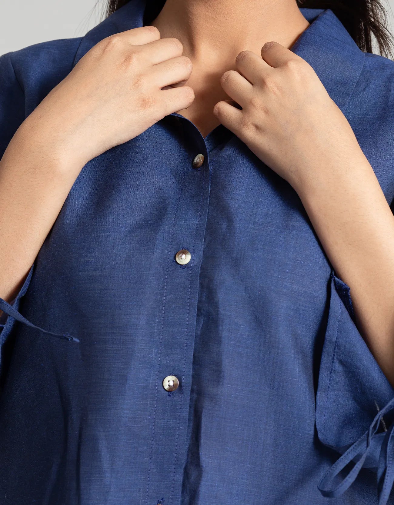 DRAWSTRING SLEEVE SHIRT