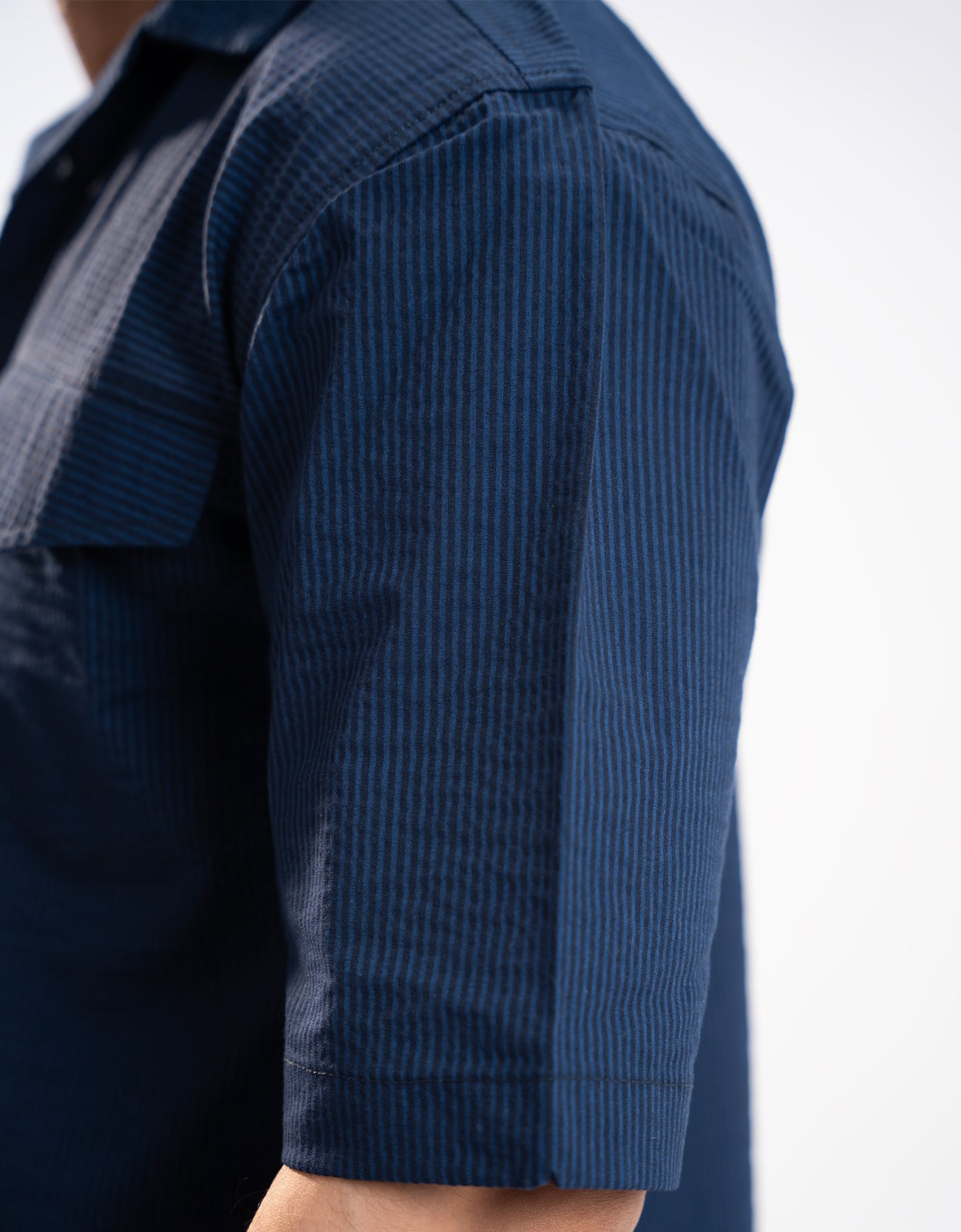 STRIP PATTERN SEERSUCKER FLAP POCKET SHIRT