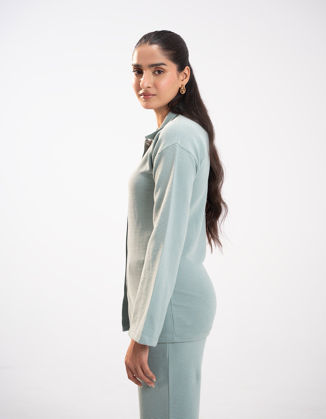 TEXTURED BUTTON DOWN SHIRT