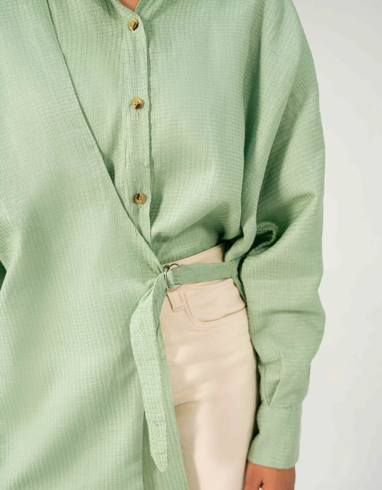 WAFFLE OVERLAPPED BUCKLE SHIRT