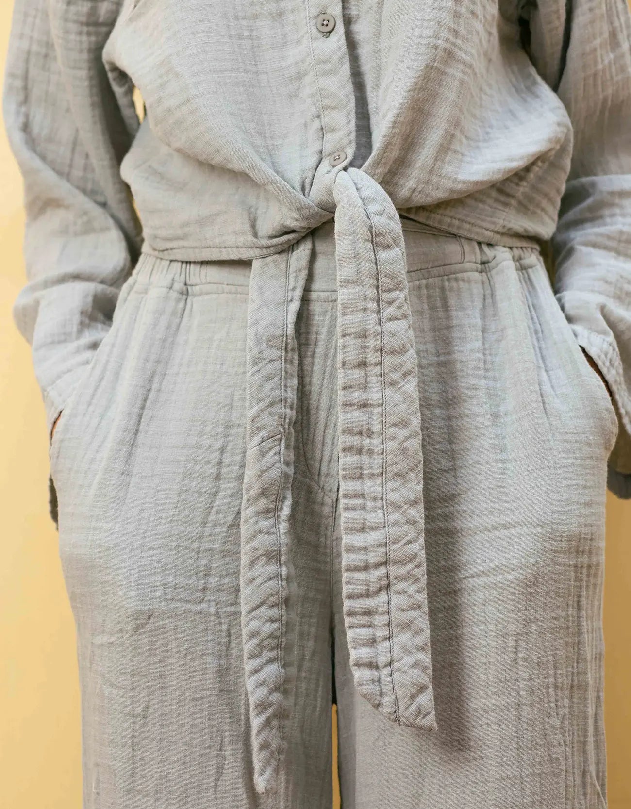 MUSLIN KNOTTED BUTTON UP TOP