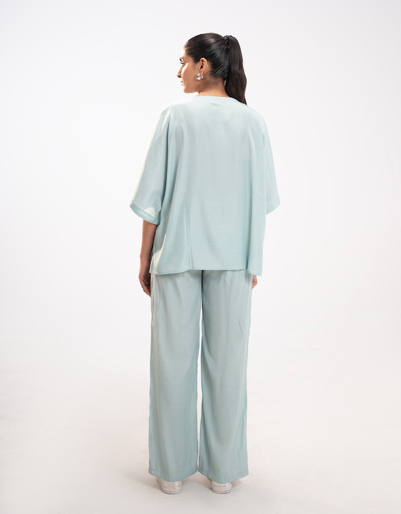 TEXTURED BUTTON DOWN SHIRT