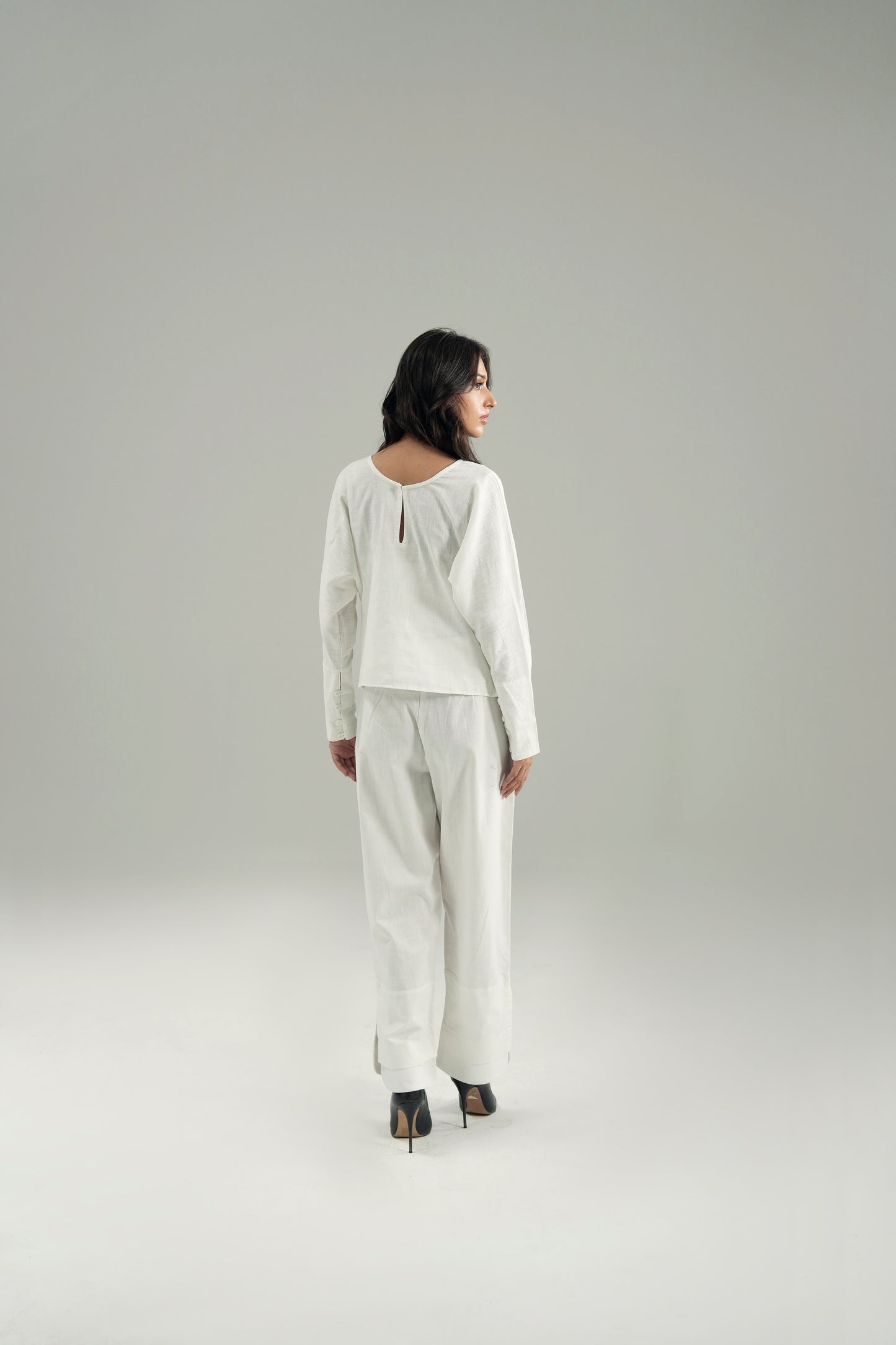 LINEN PLEATED BLOUSE WITH KNOT