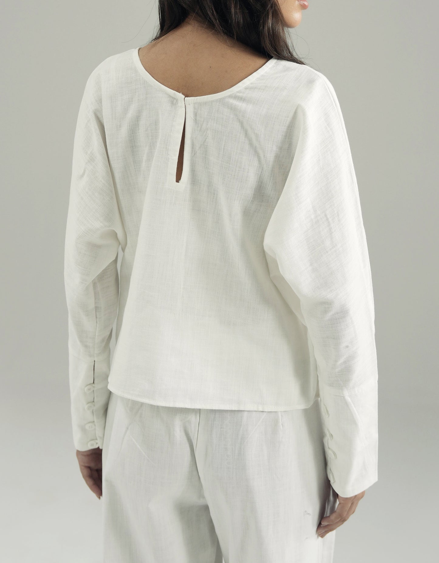 LINEN PLEATED BLOUSE WITH KNOT