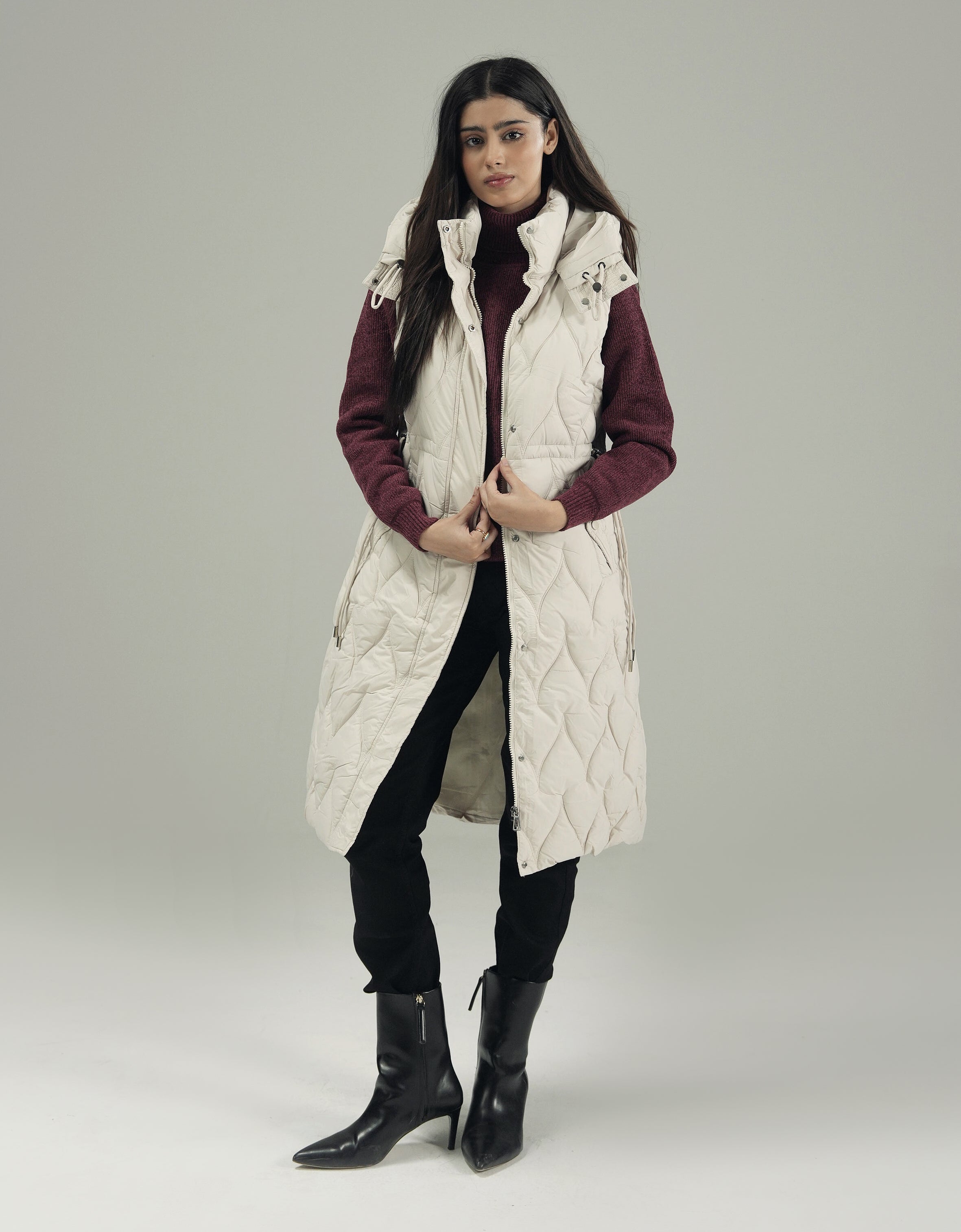 HOODED WINDPROOF SLEEVELESS PUFFER