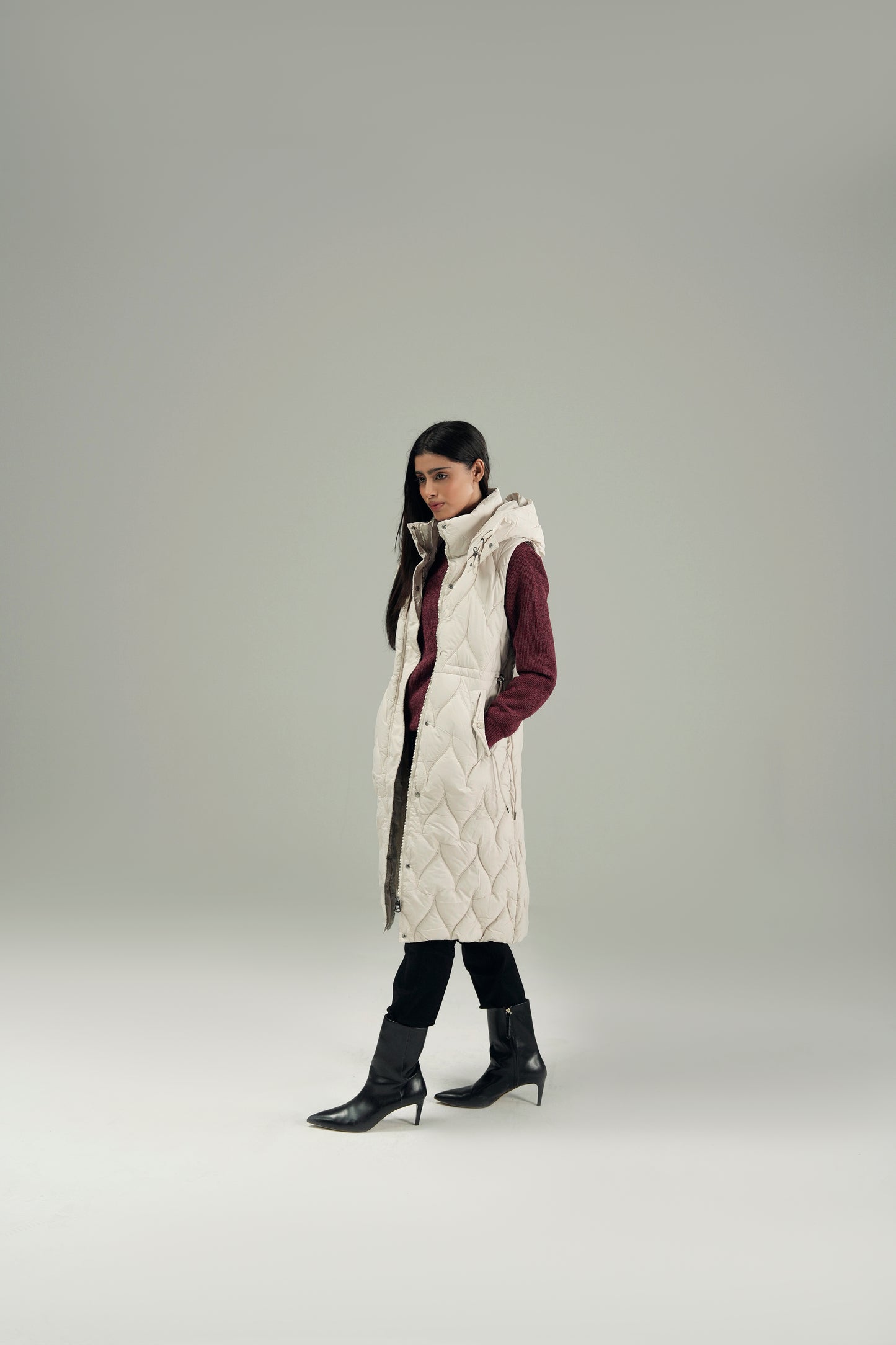 HOODED WINDPROOF SLEEVELESS PUFFER