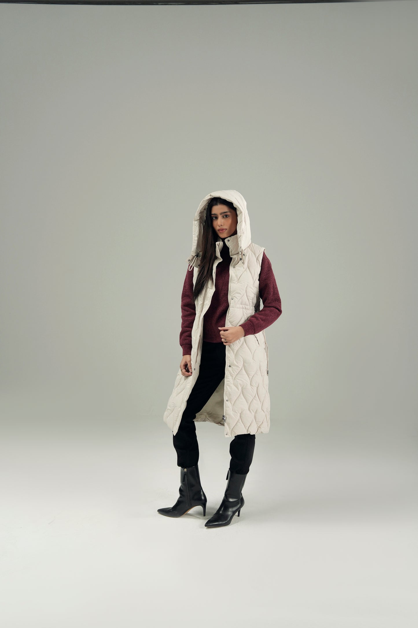 HOODED WINDPROOF SLEEVELESS PUFFER