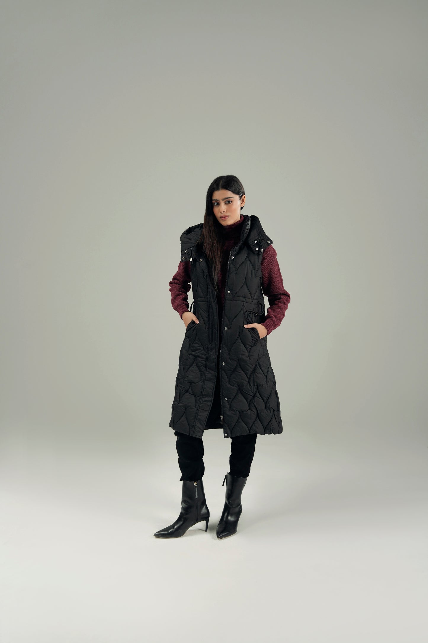 HOODED WINDPROOF SLEEVELESS PUFFER