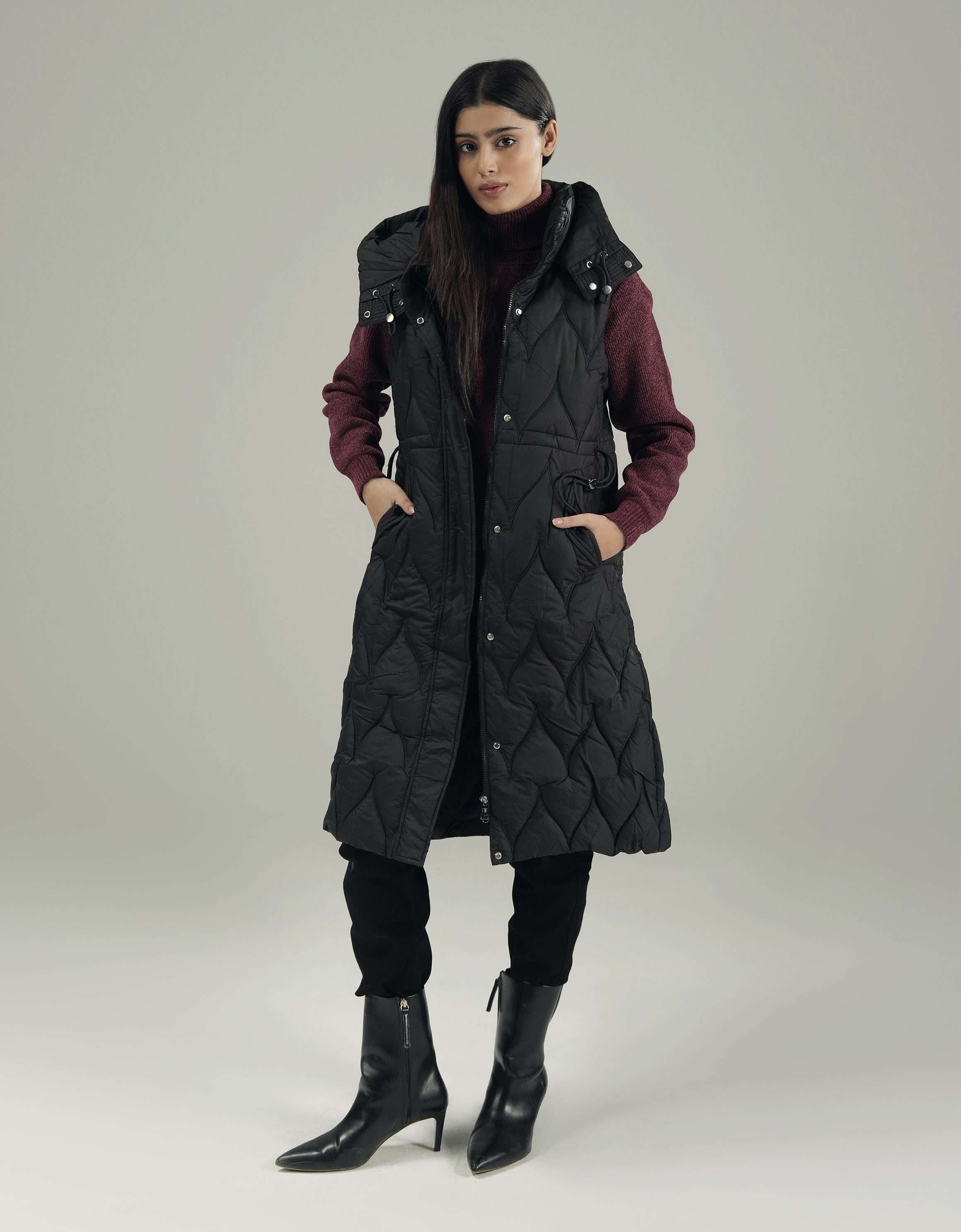 HOODED WINDPROOF SLEEVELESS PUFFER