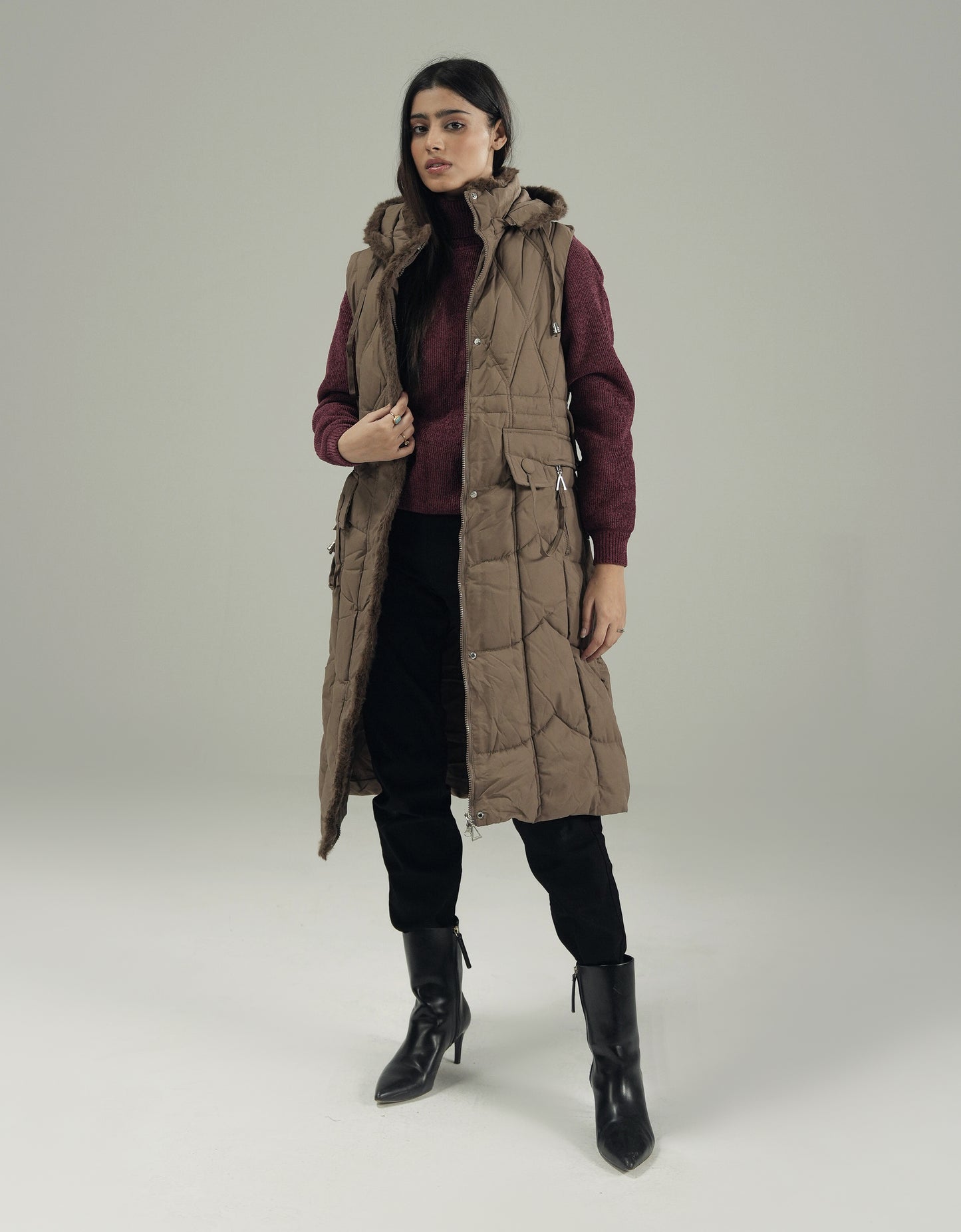 HOODED SLEEVELESS PUFFER JACKET