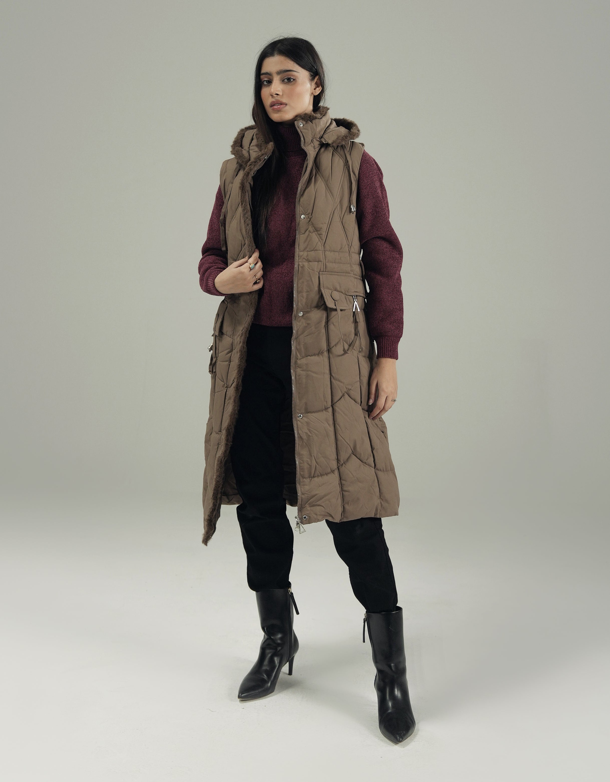 HOODED SLEEVELESS PUFFER JACKET