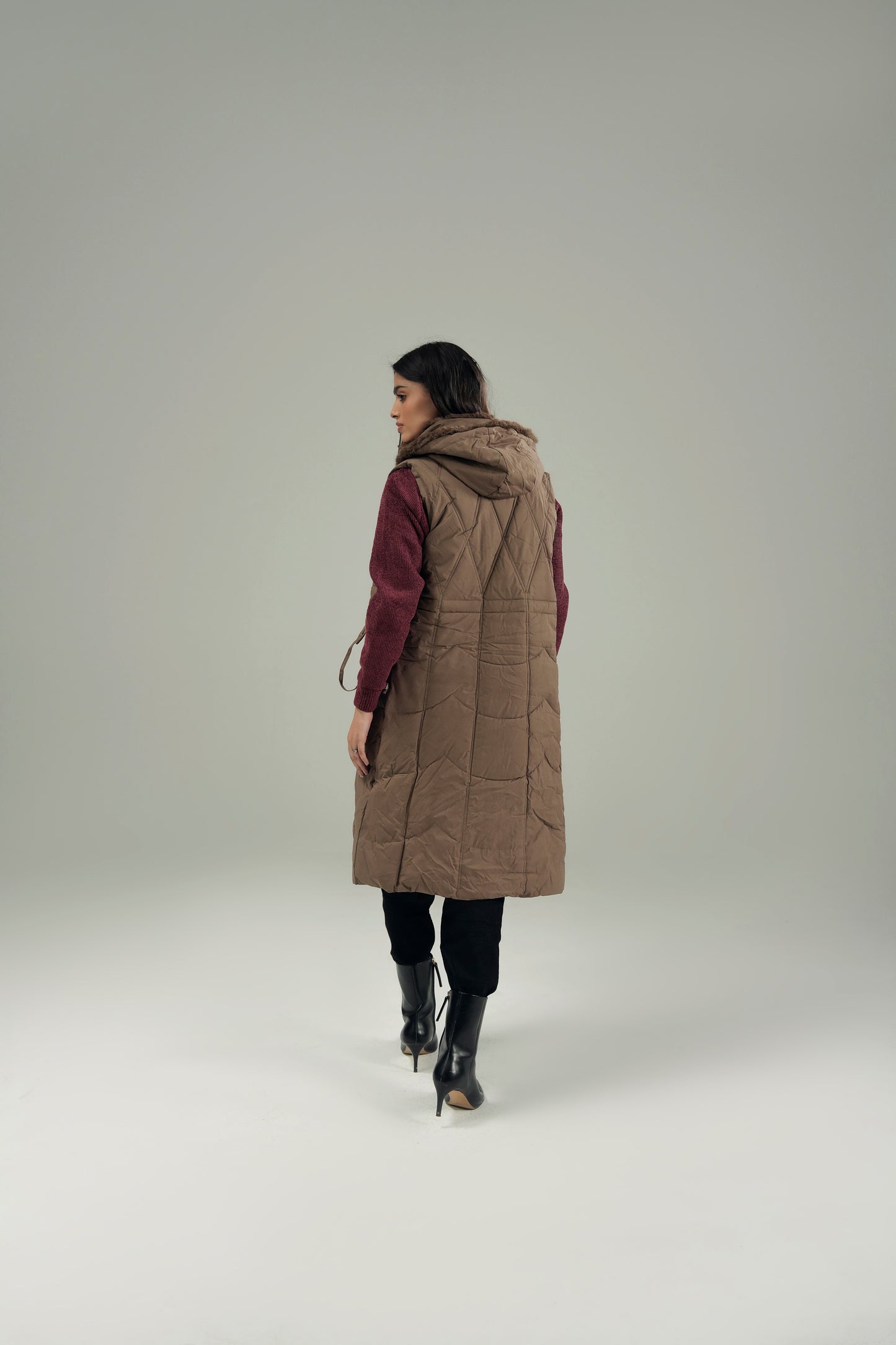 HOODED SLEEVELESS PUFFER JACKET