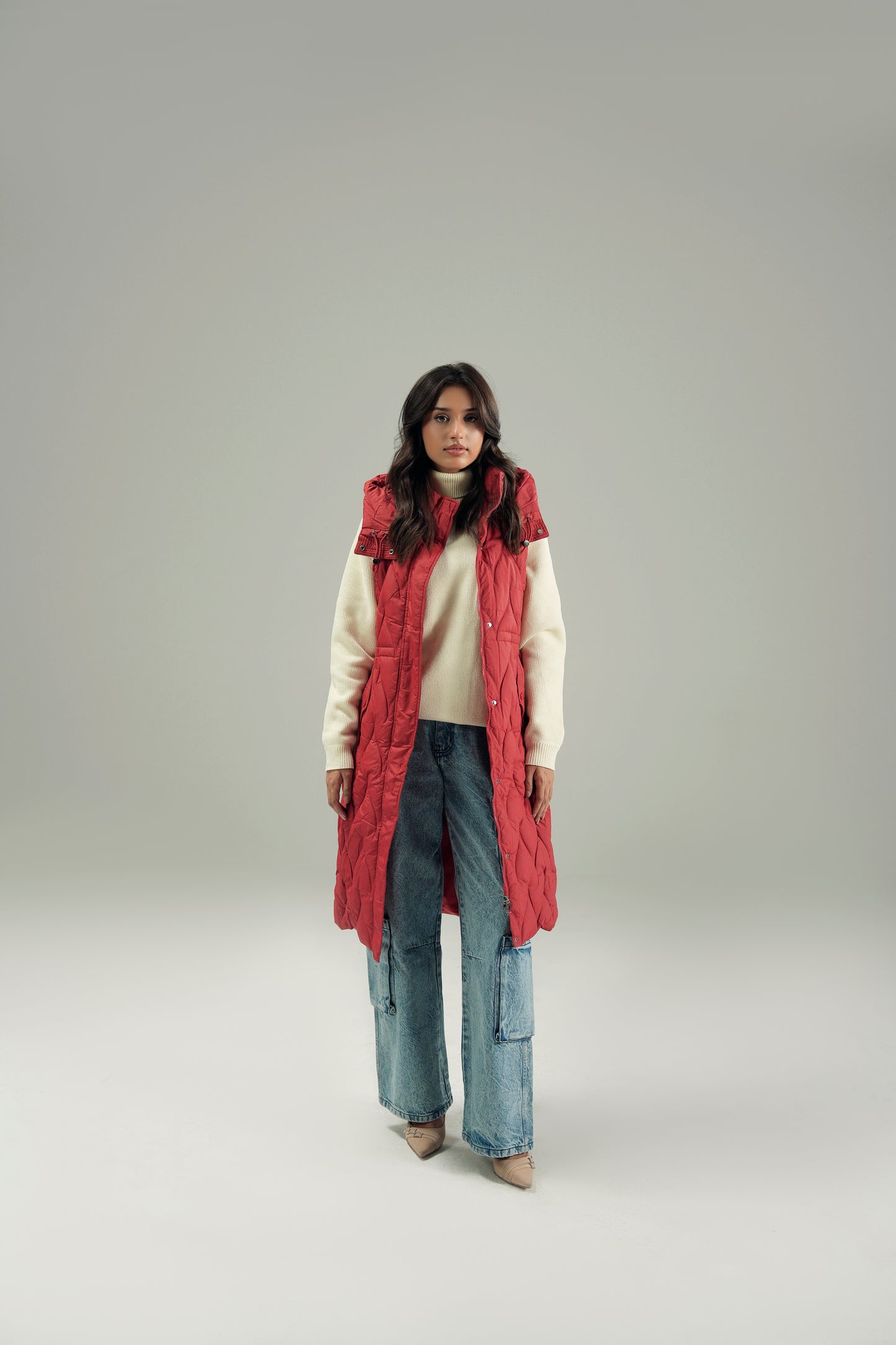 HOODED WINDPROOF SLEEVELESS PUFFER