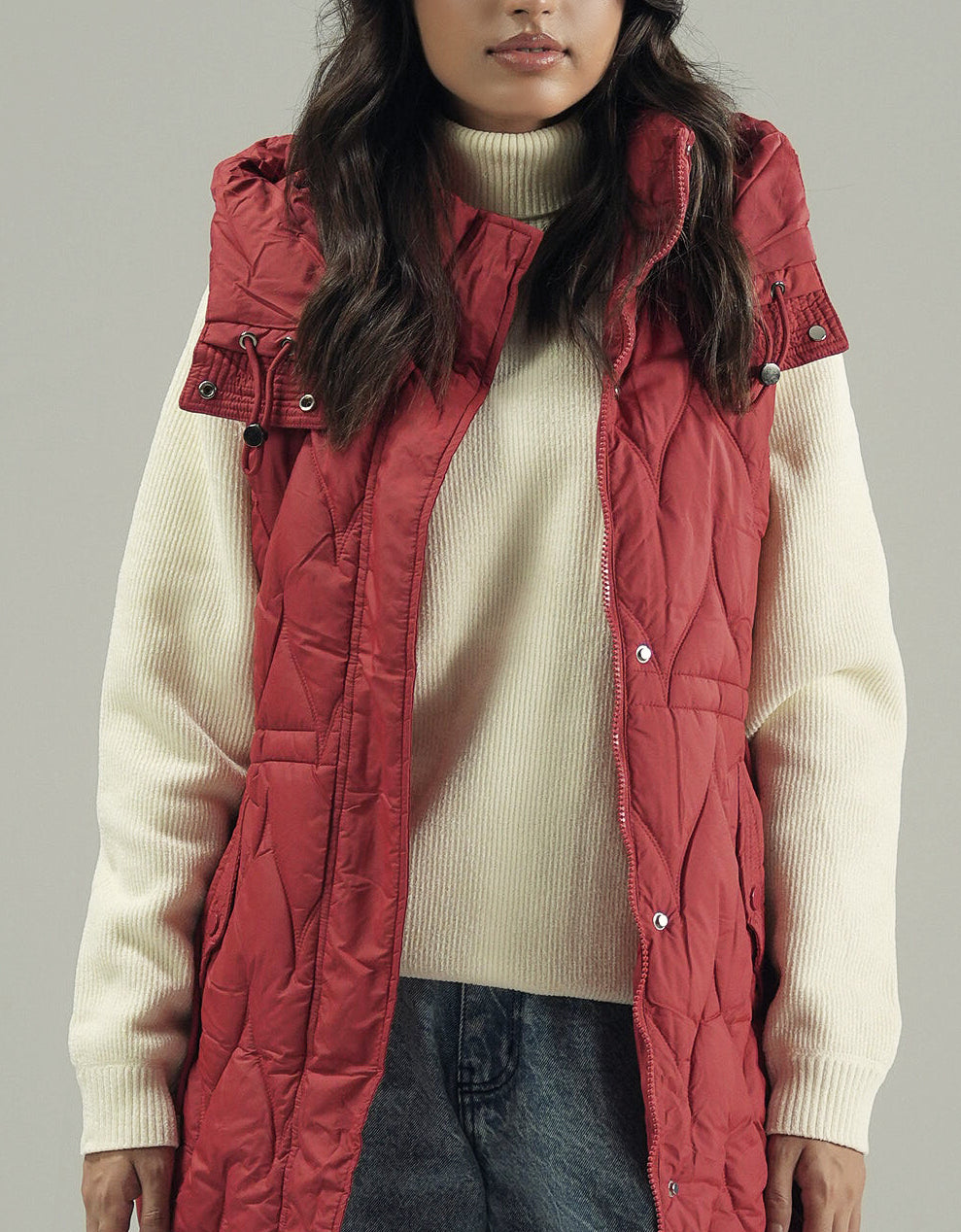 HOODED WINDPROOF SLEEVELESS PUFFER