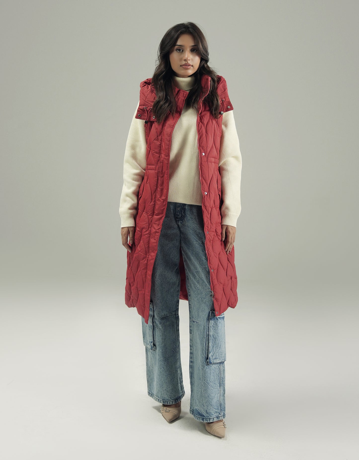 HOODED WINDPROOF SLEEVELESS PUFFER