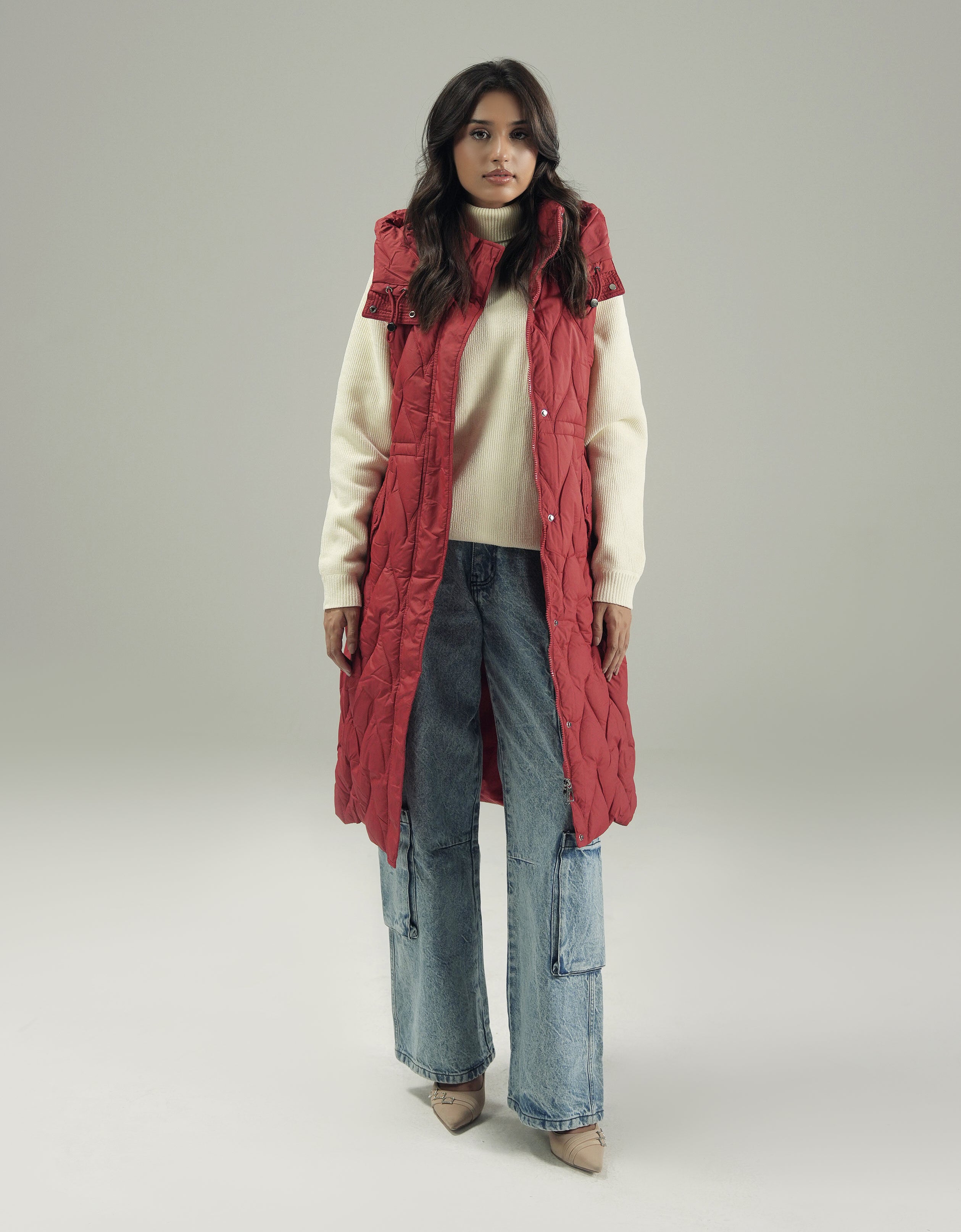 HOODED WINDPROOF SLEEVELESS PUFFER