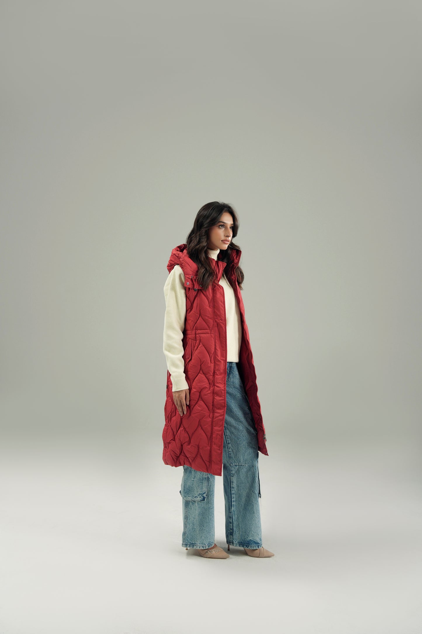 HOODED WINDPROOF SLEEVELESS PUFFER