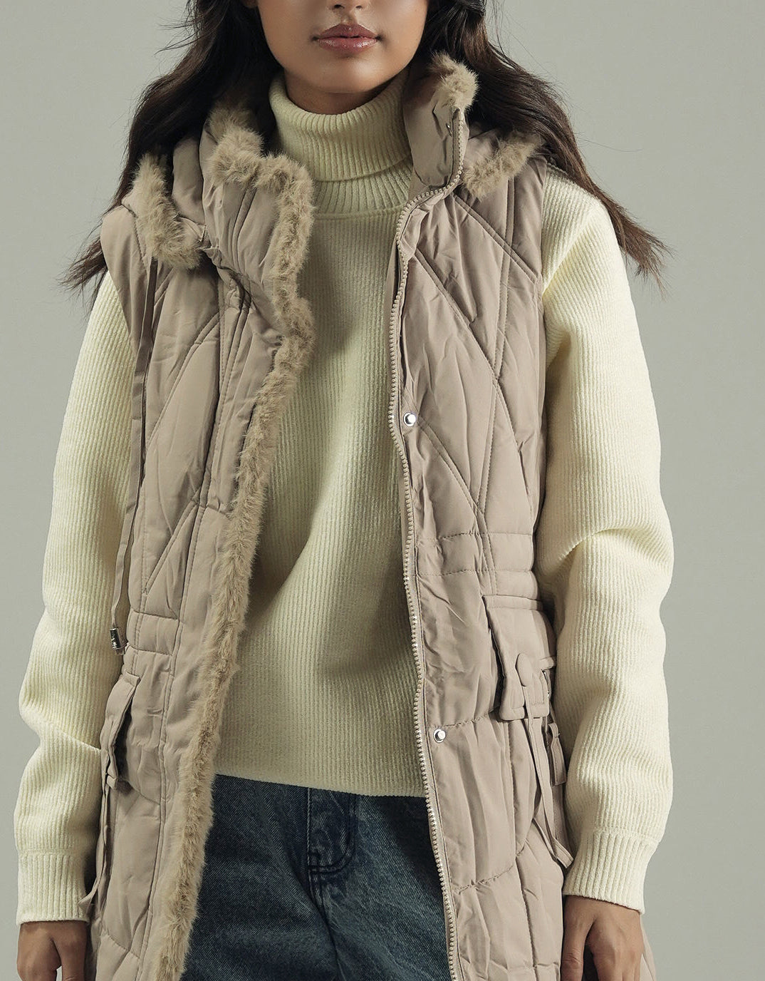 HOODED SLEEVELESS PUFFER JACKET