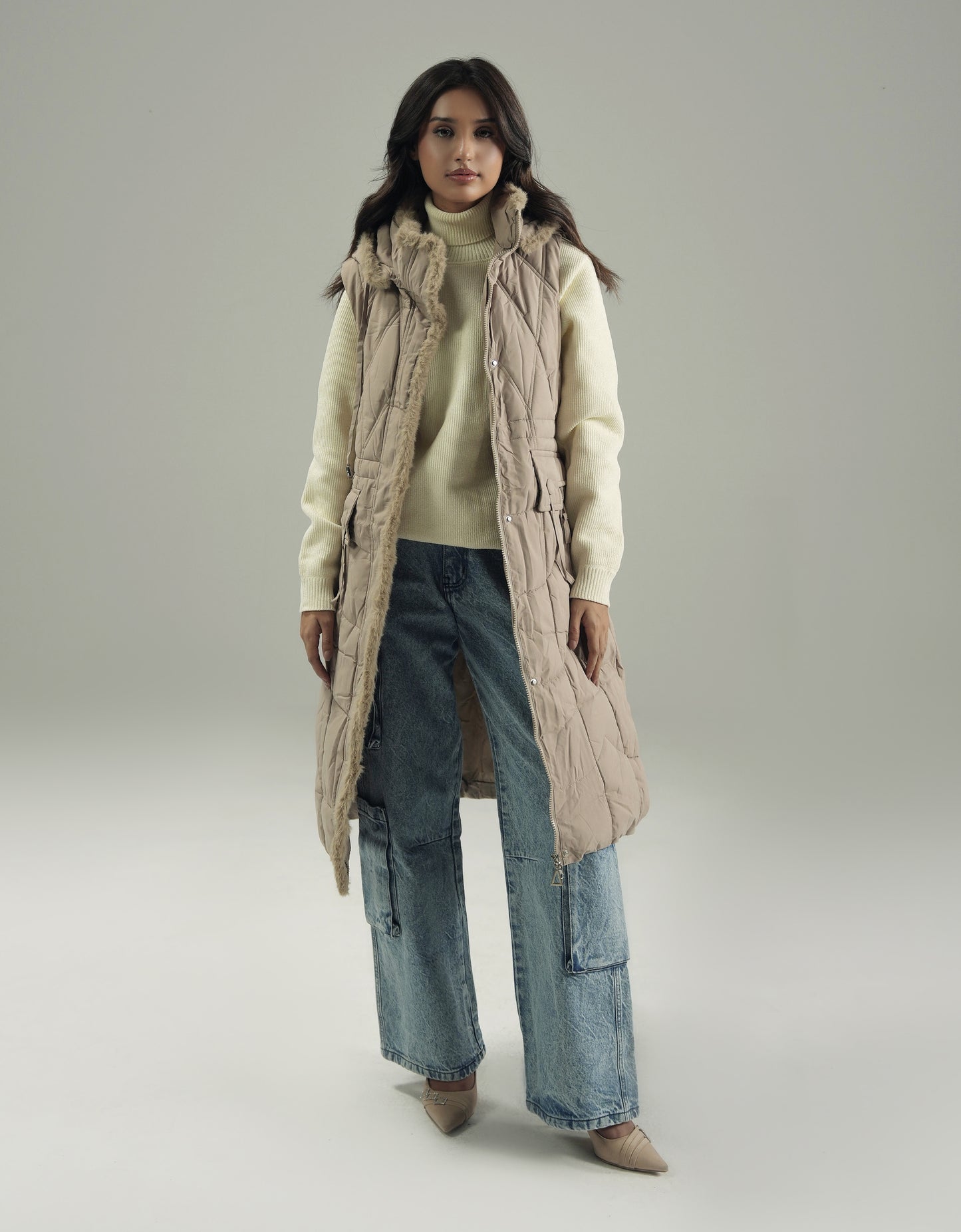HOODED SLEEVELESS PUFFER JACKET