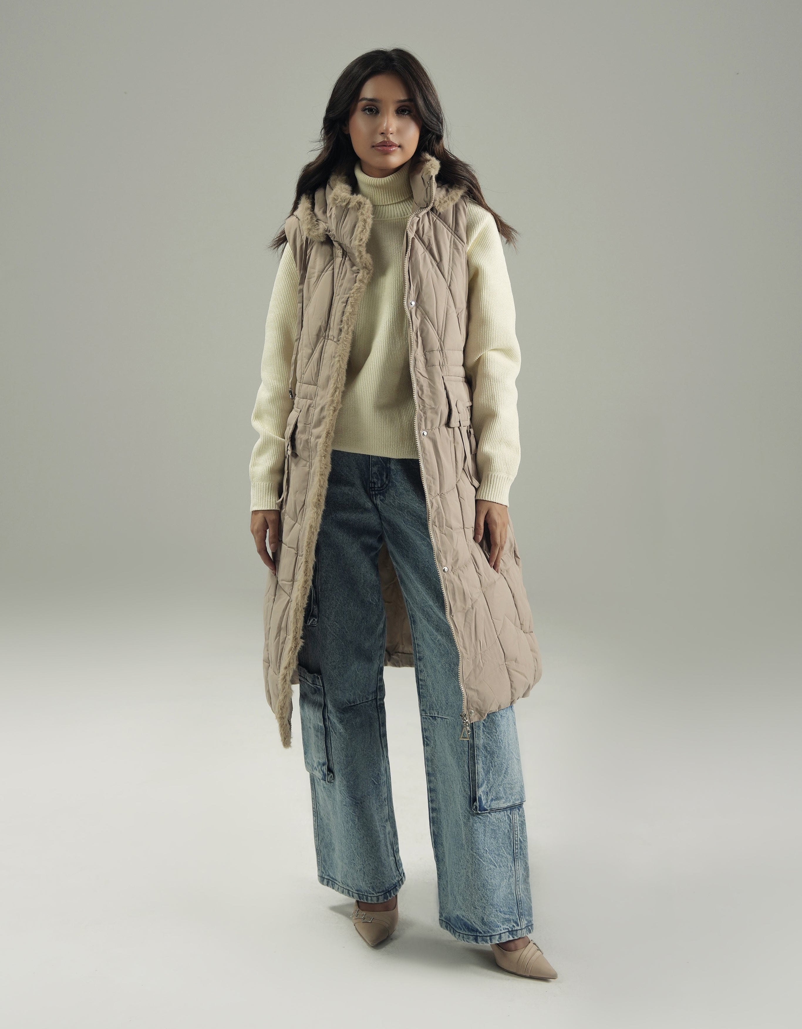 HOODED SLEEVELESS PUFFER JACKET