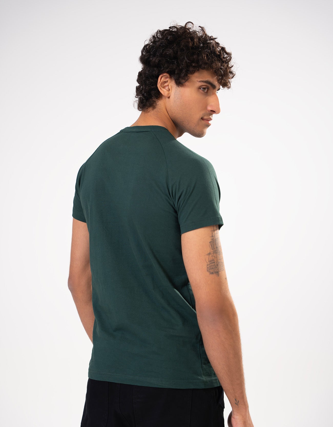 MEN'S REGULAR FIT RAGLAN SLEEVE TEE-SHIRT