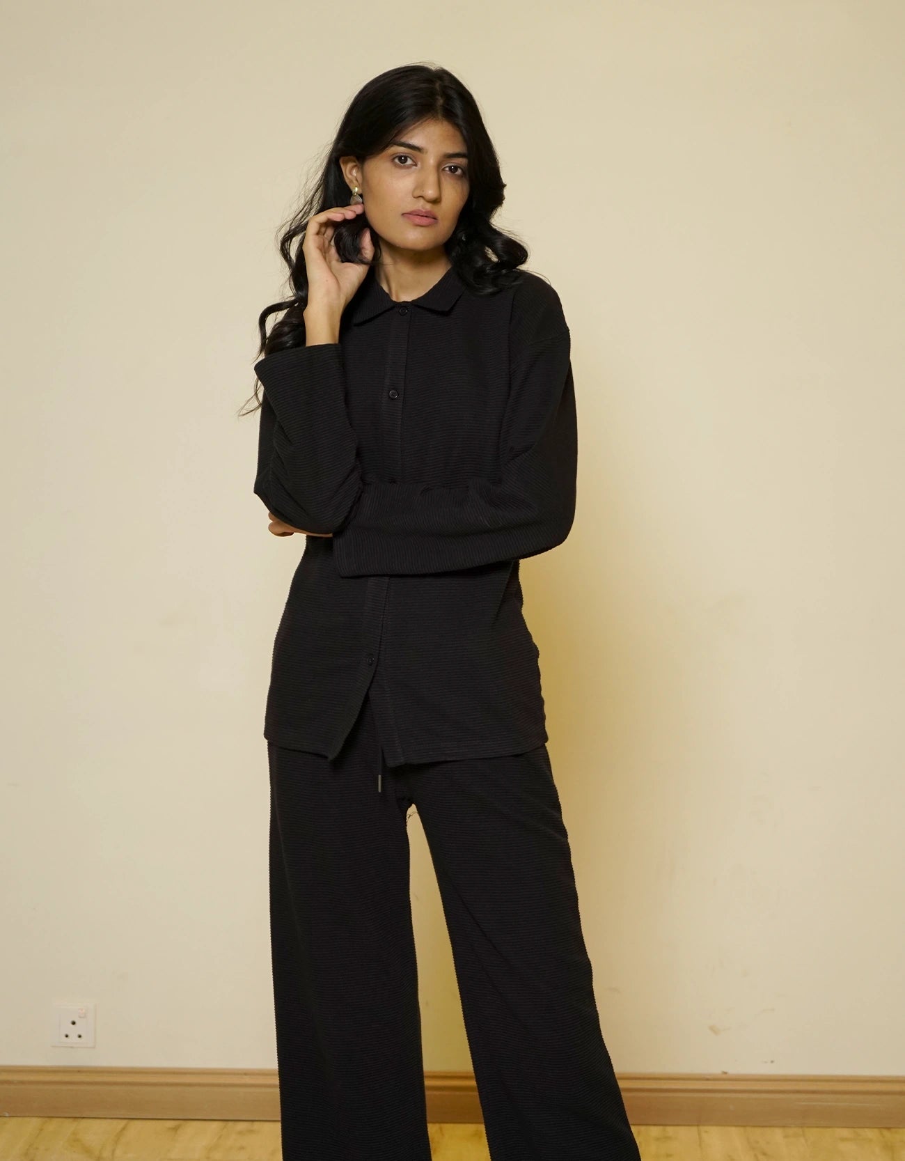 TEXTURED BUTTON DOWN SHIRT