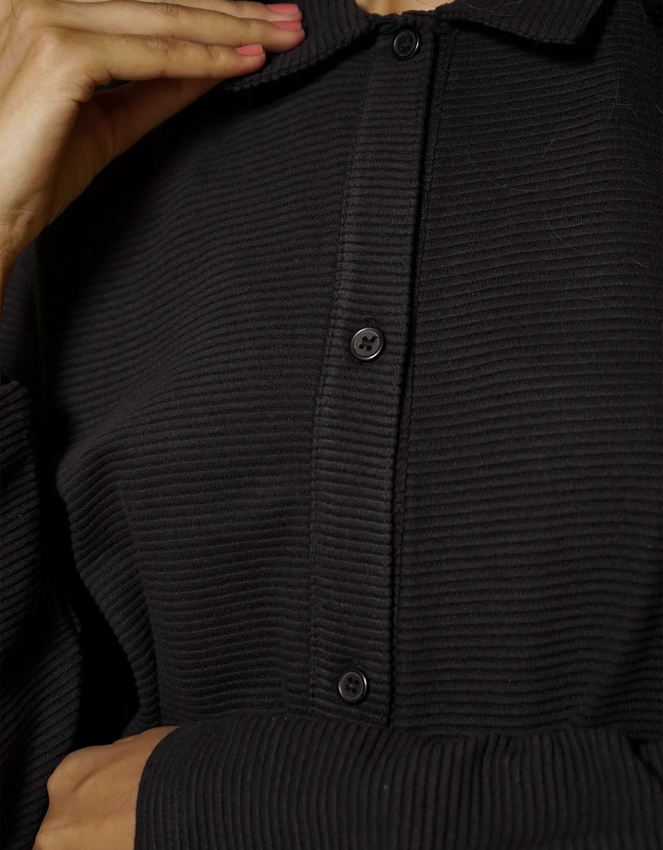 TEXTURED BUTTON DOWN SHIRT