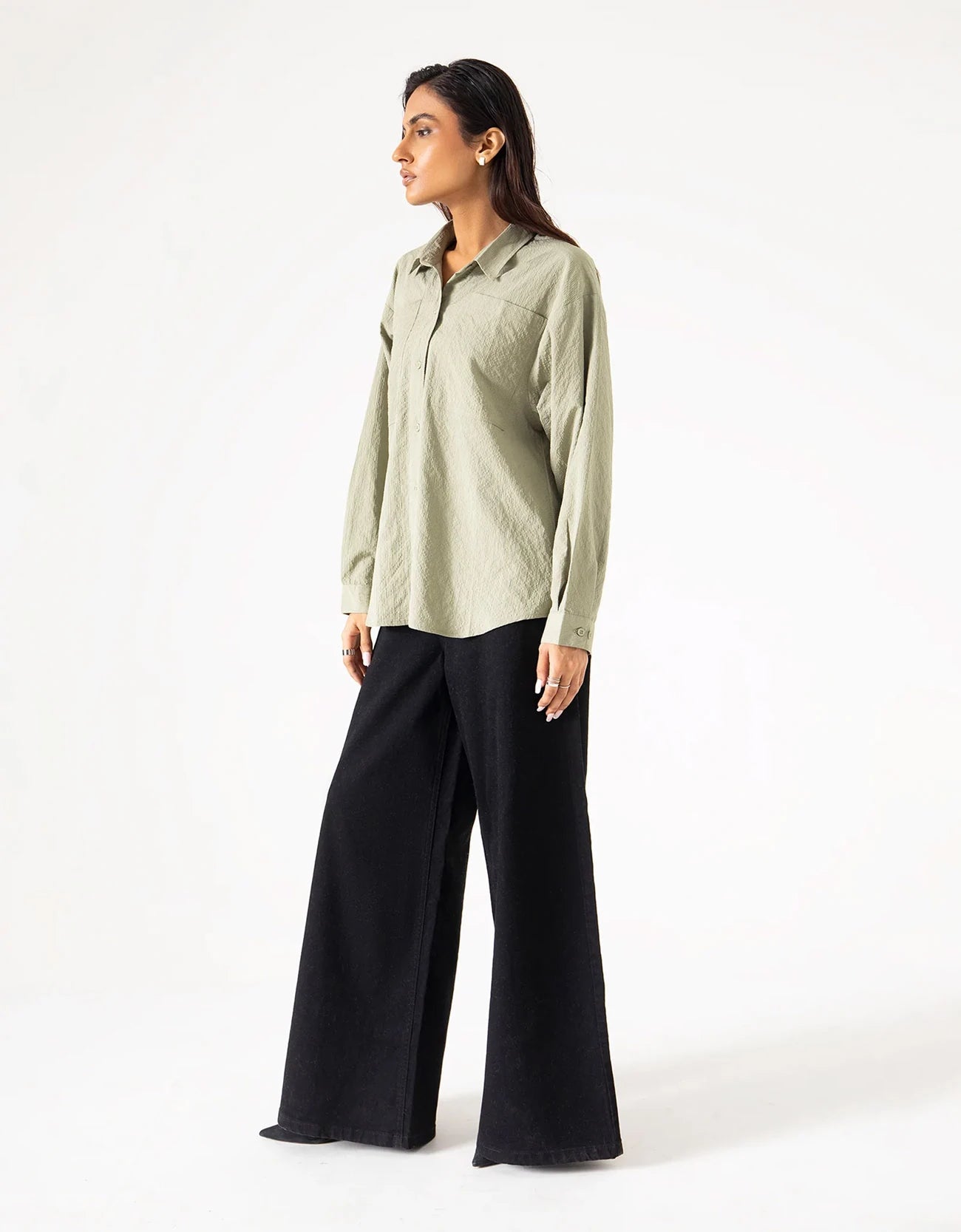 PATCH POCKET TEXTURED BUTTON DOWN SHIRT