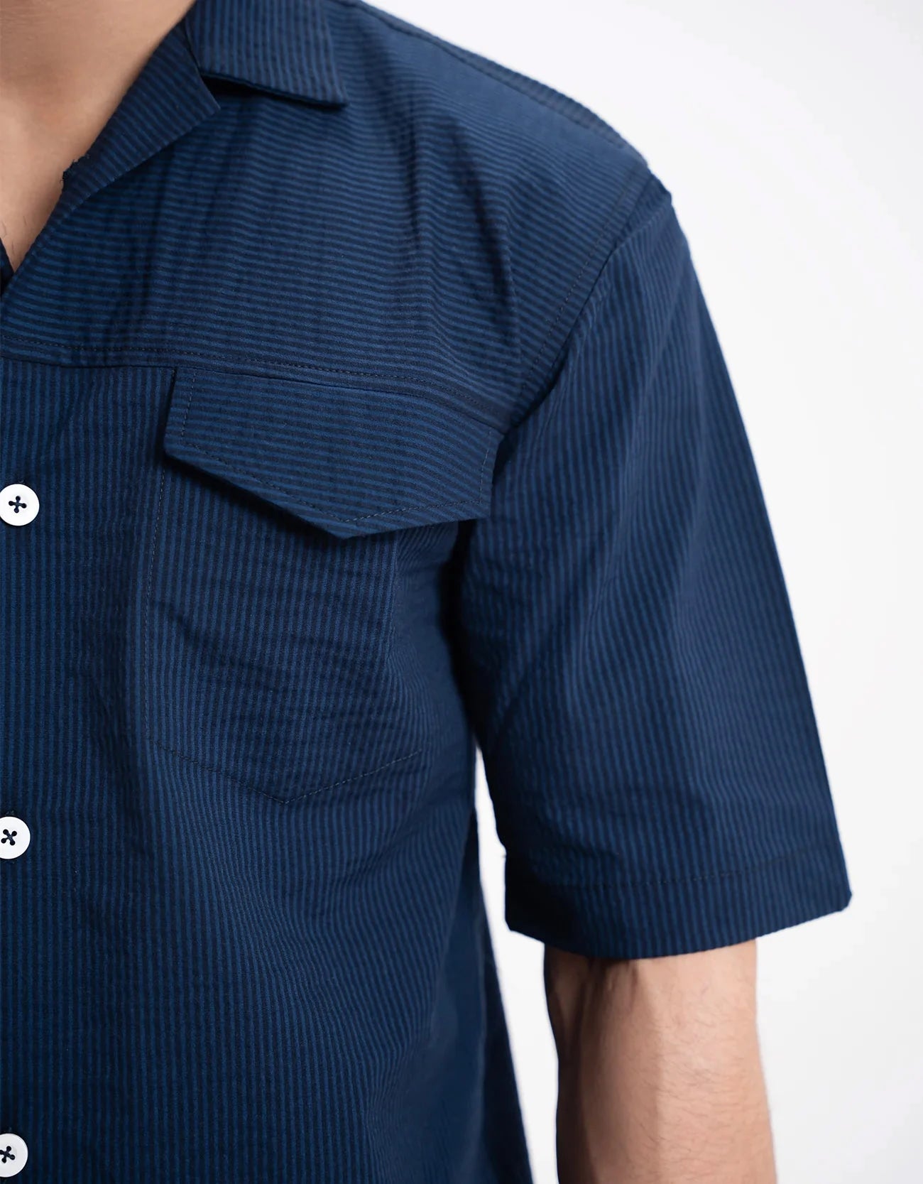 STRIP PATTERN SEERSUCKER FLAP POCKET SHIRT