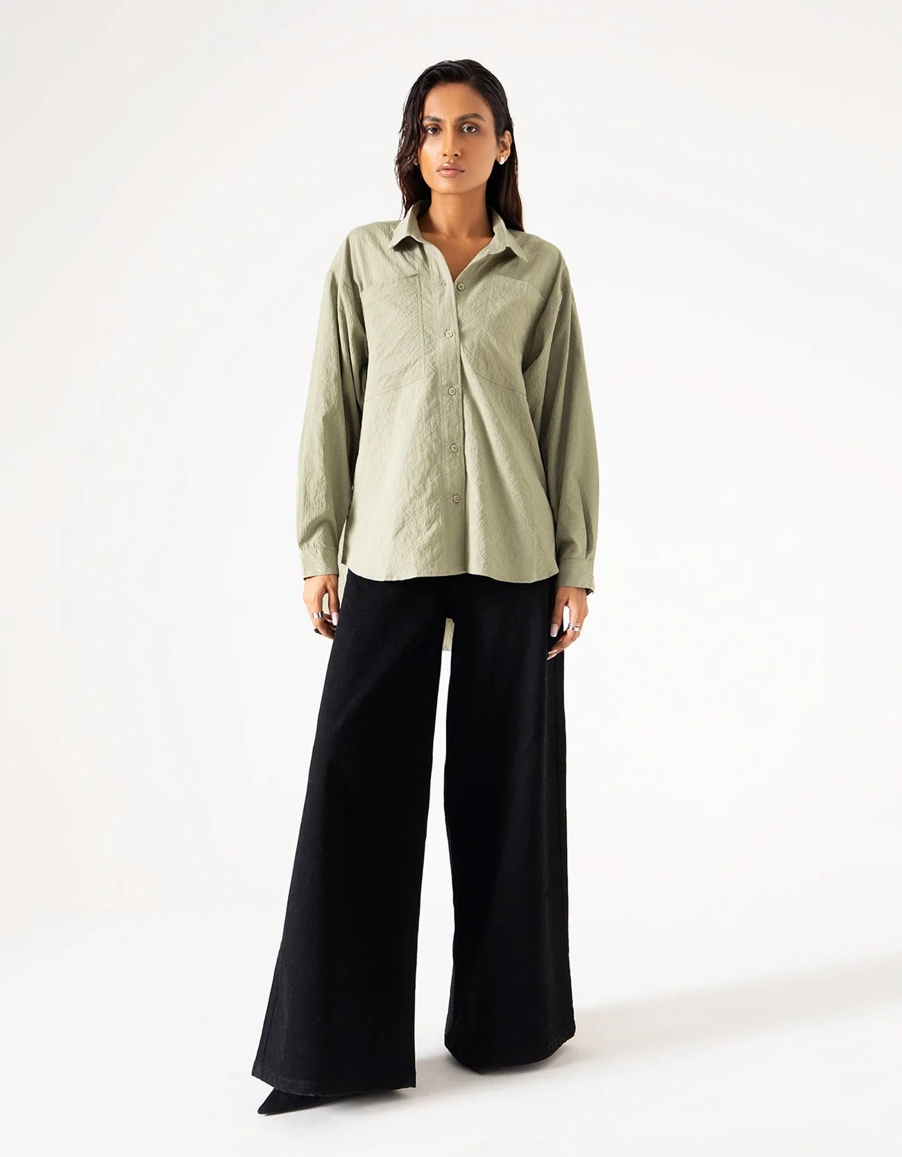 PATCH POCKET TEXTURED BUTTON DOWN SHIRT