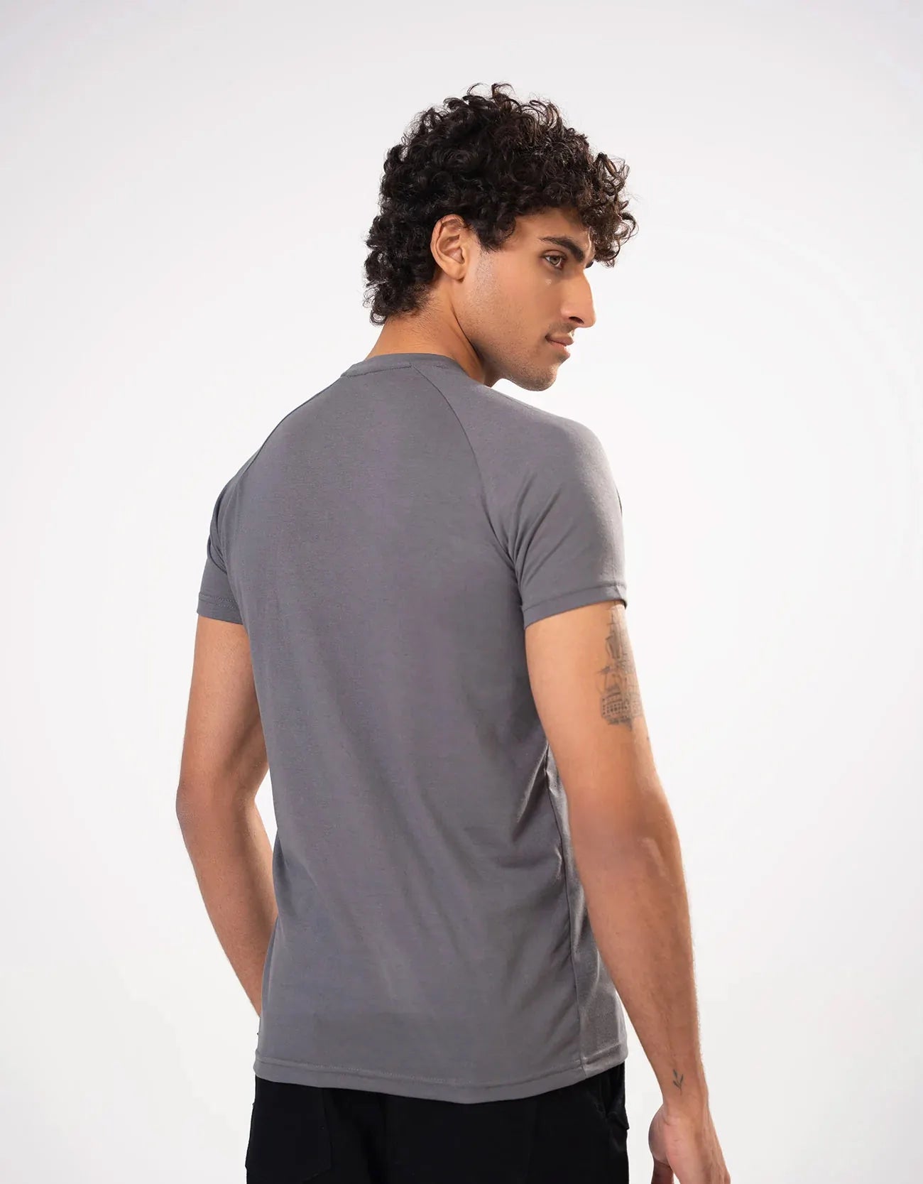 MEN'S REGULAR FIT RAGLAN SLEEVE TEE-SHIRT