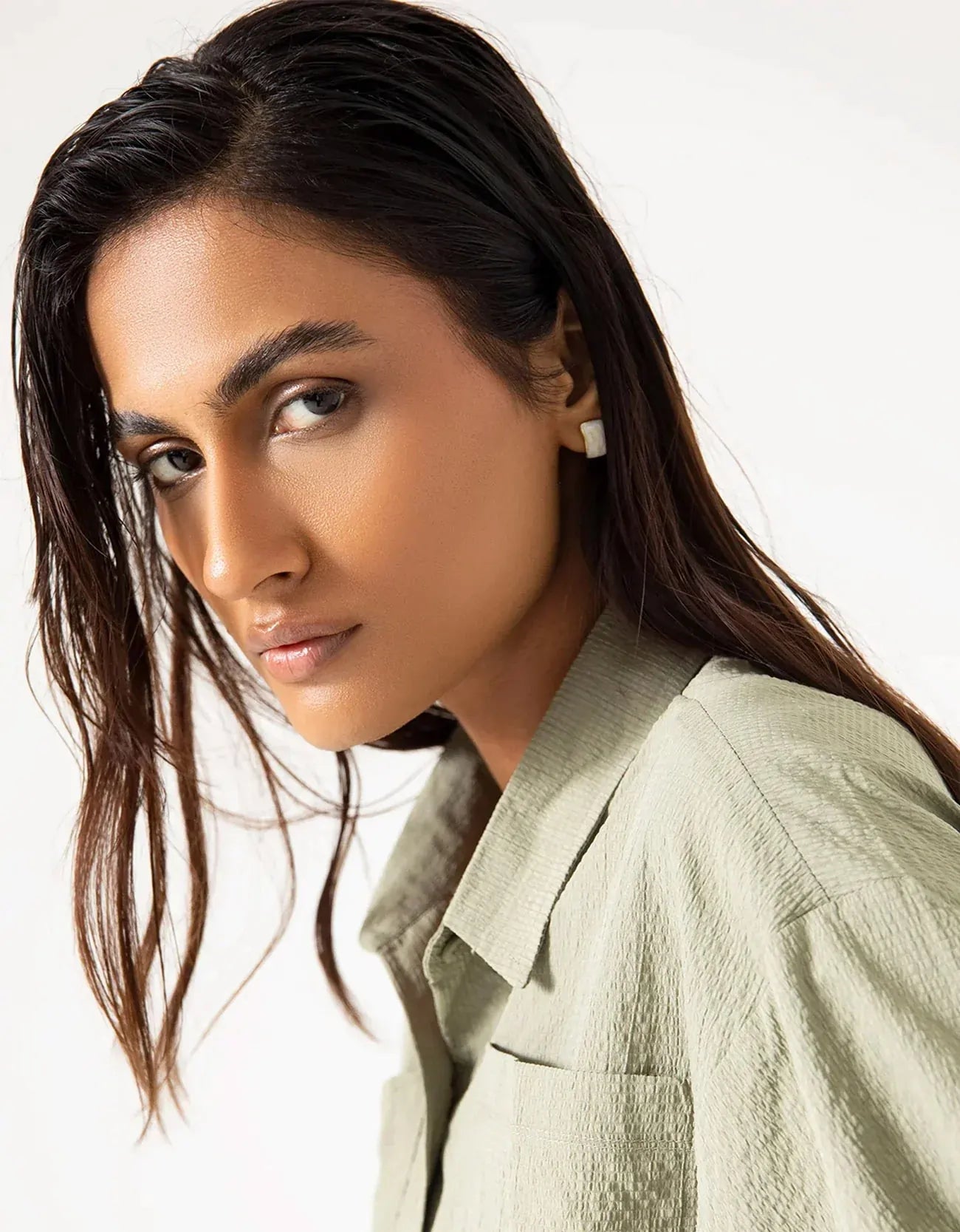 PATCH POCKET TEXTURED BUTTON DOWN SHIRT