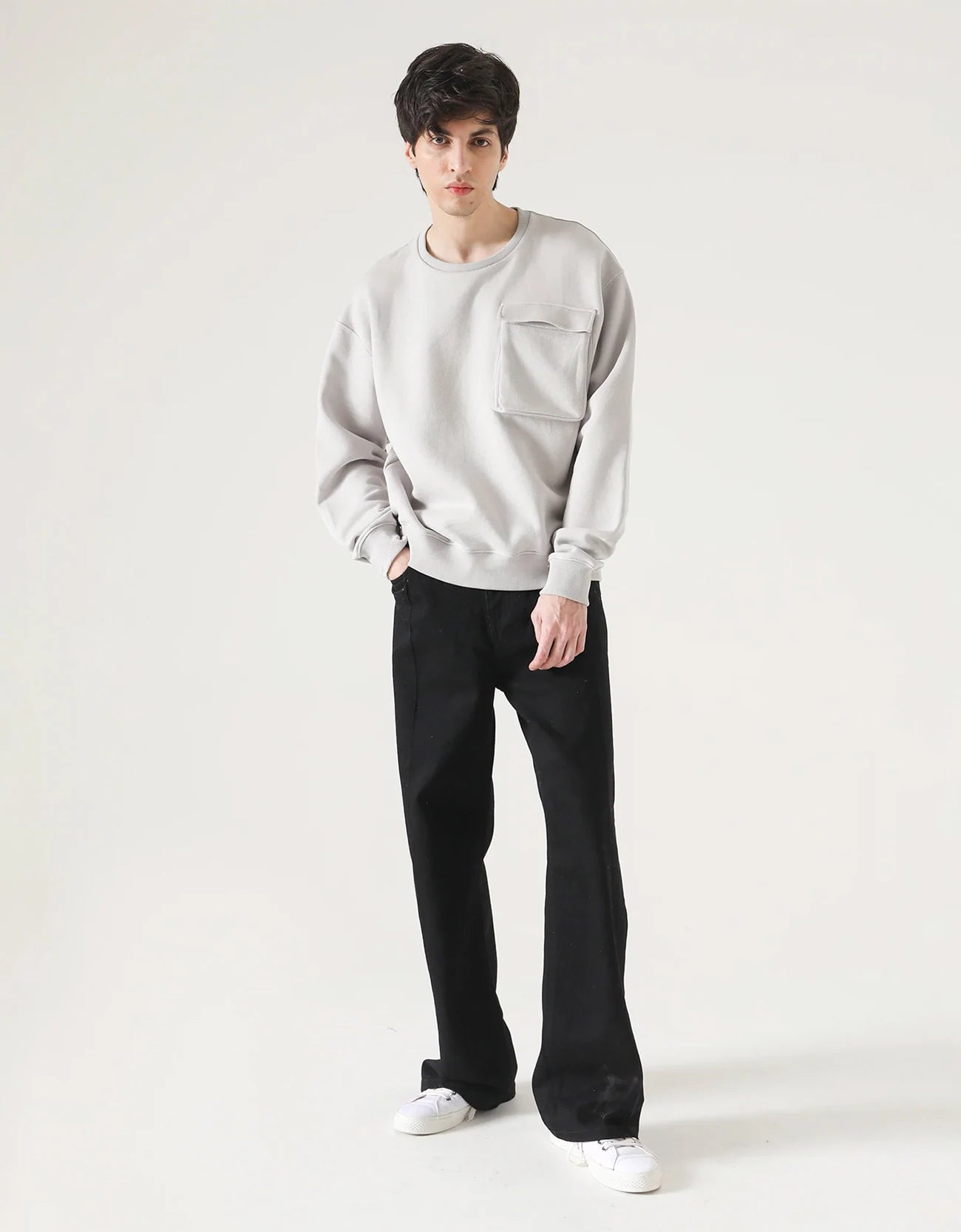 PATCH POCKET SWEATSHIRT