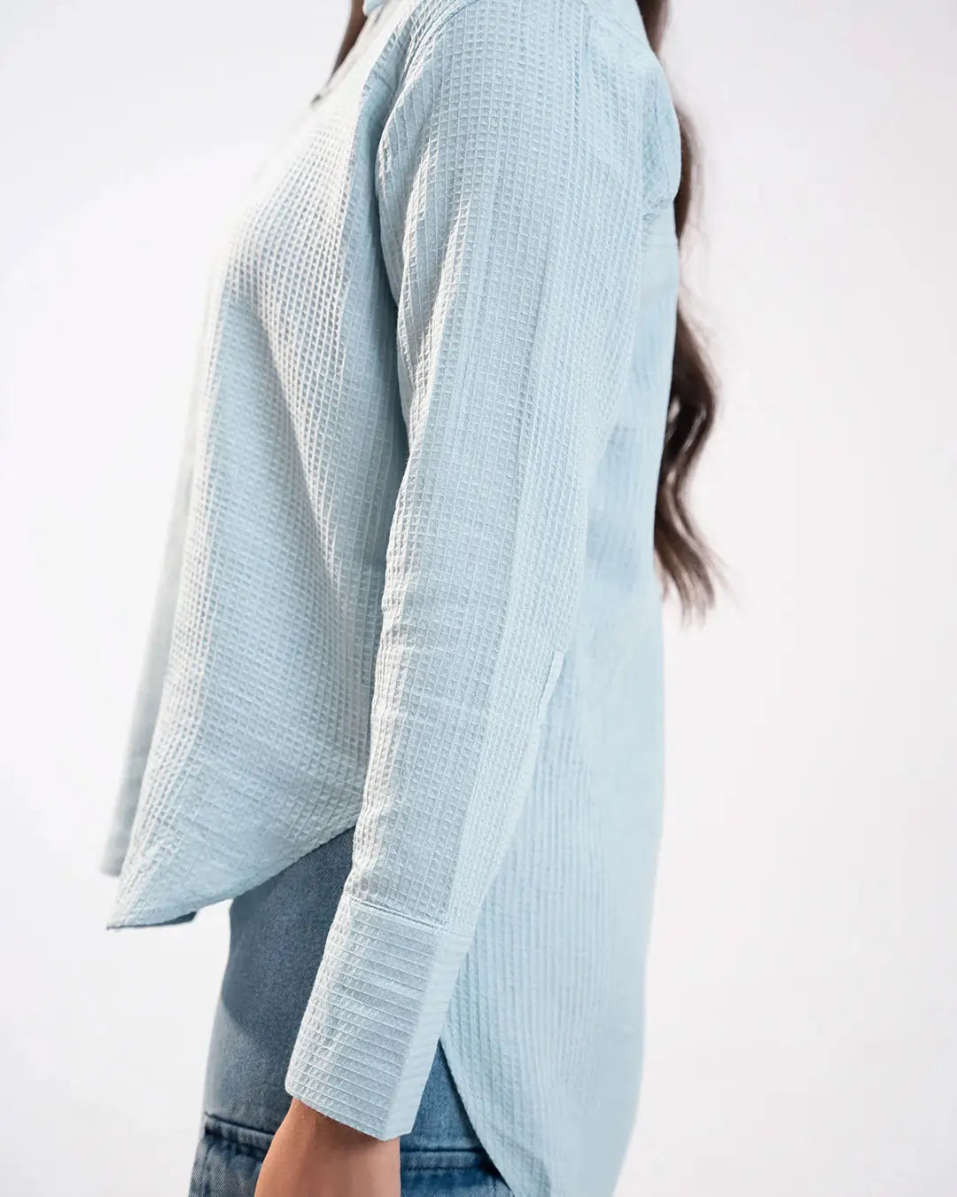 TEXTURED BUTTON DOWN SHIRT