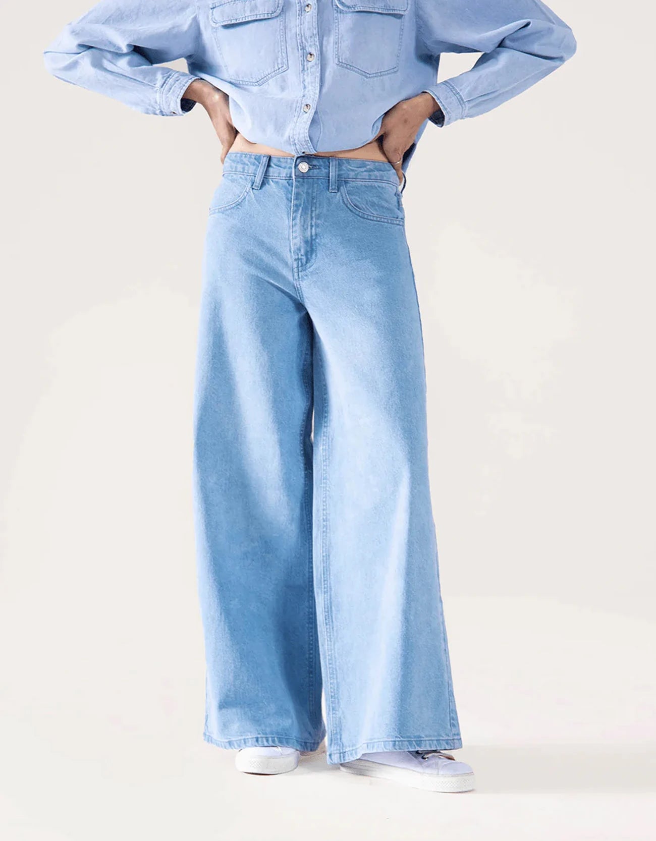 WIDE LEG JEANS
