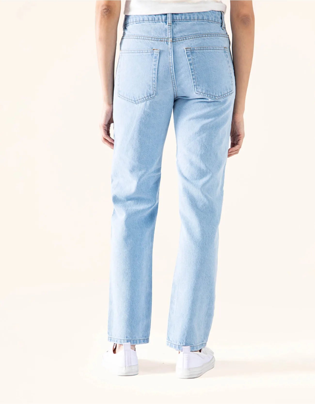 BASIC STRAIGHT JEANS
