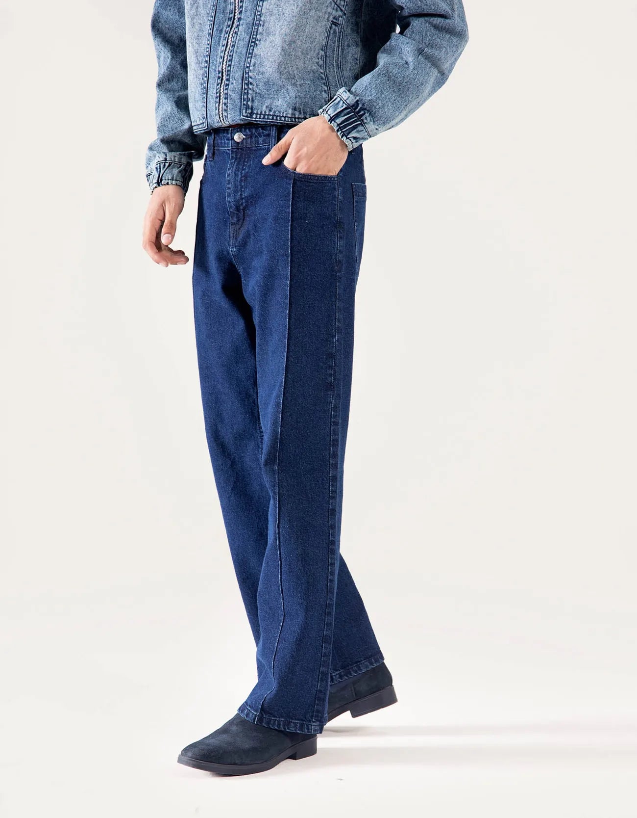 CLASSIC LOOSE FIT JEANS