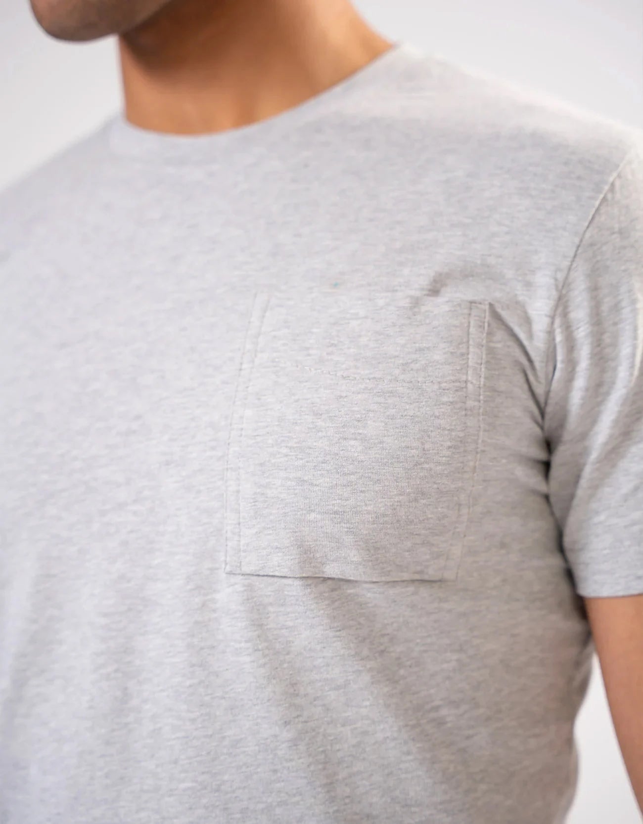 PATCH POCKET CREW NECK TEE