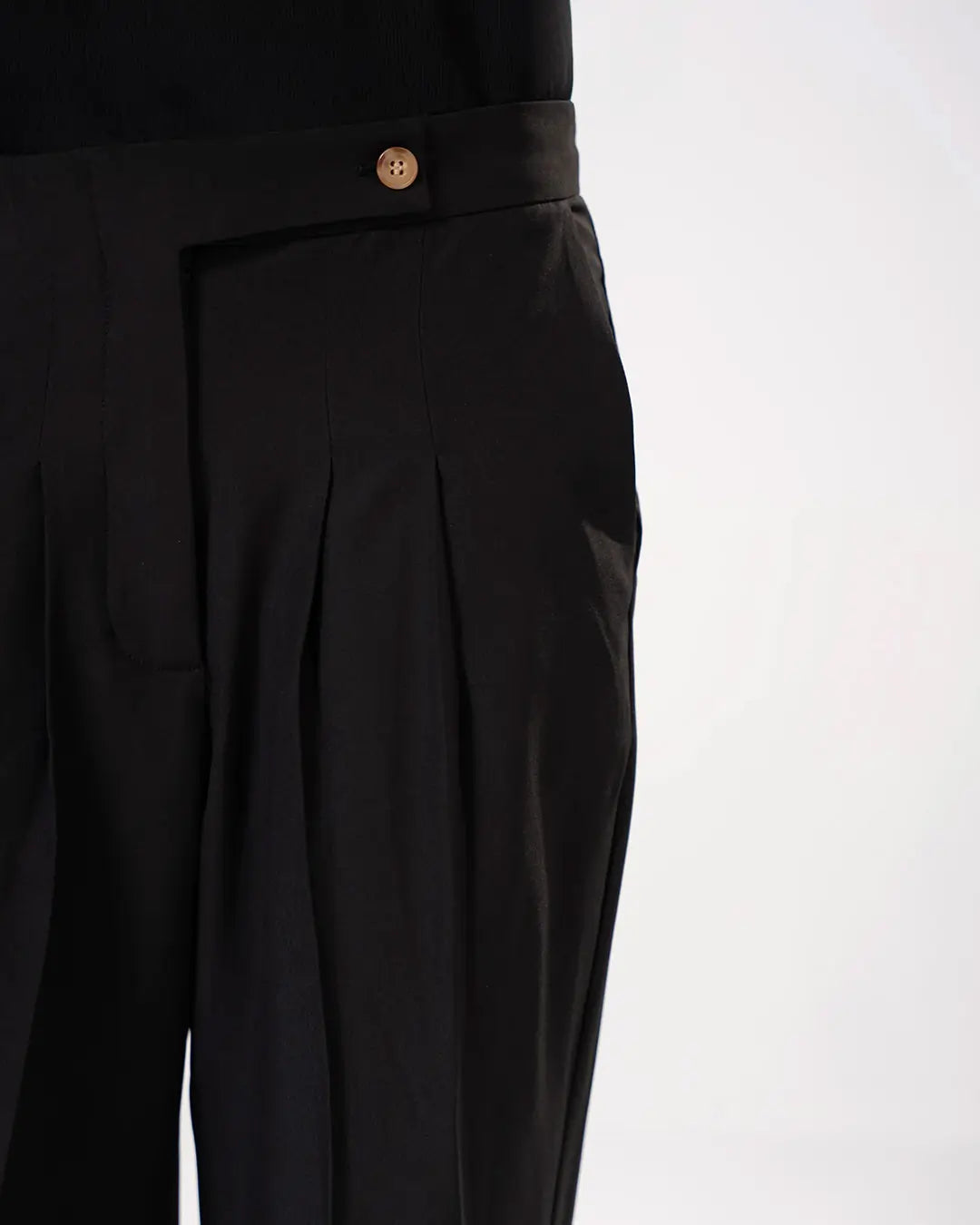 TAILORED STRAIGHT PANTS