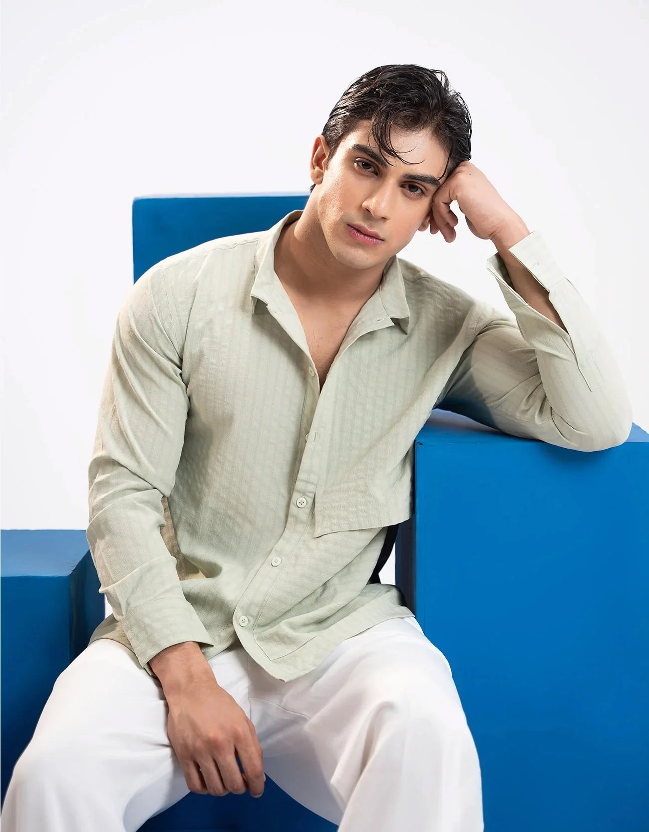 MEN’S BUTTON DOWN SHIRT WITH FLAP POCKET