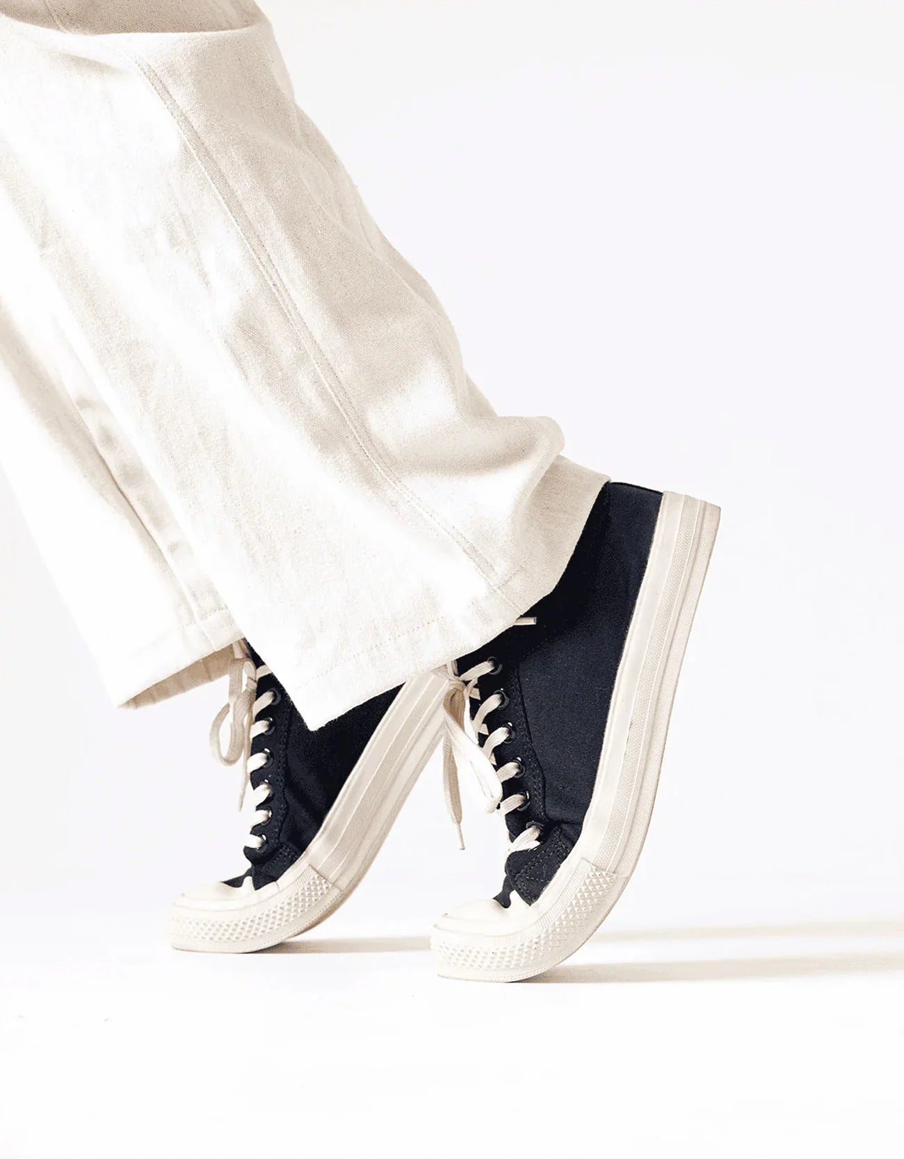 CANVAS SUEDE LACE-UP SNEAKERS