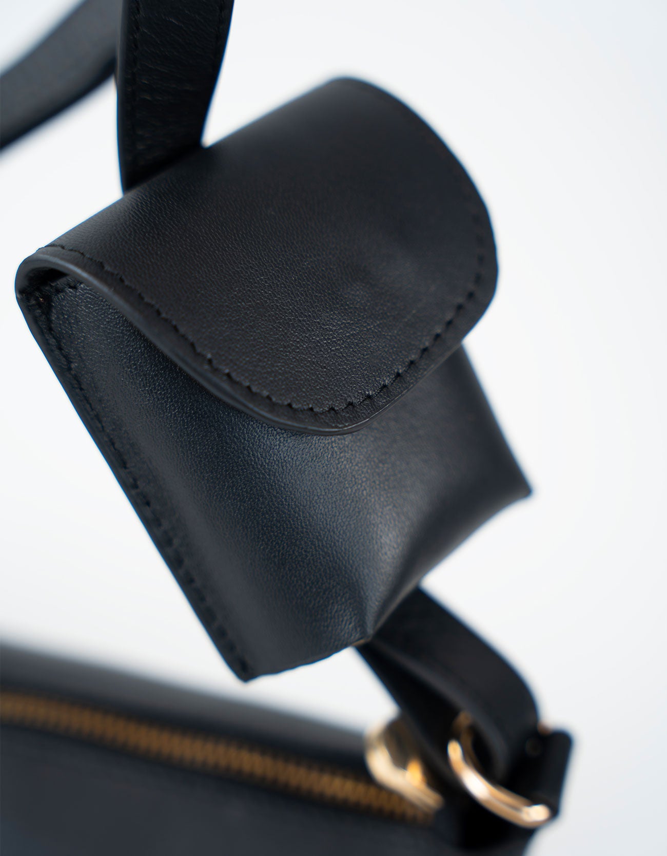 CLASSIC LEATHER CROSS BODY BAG