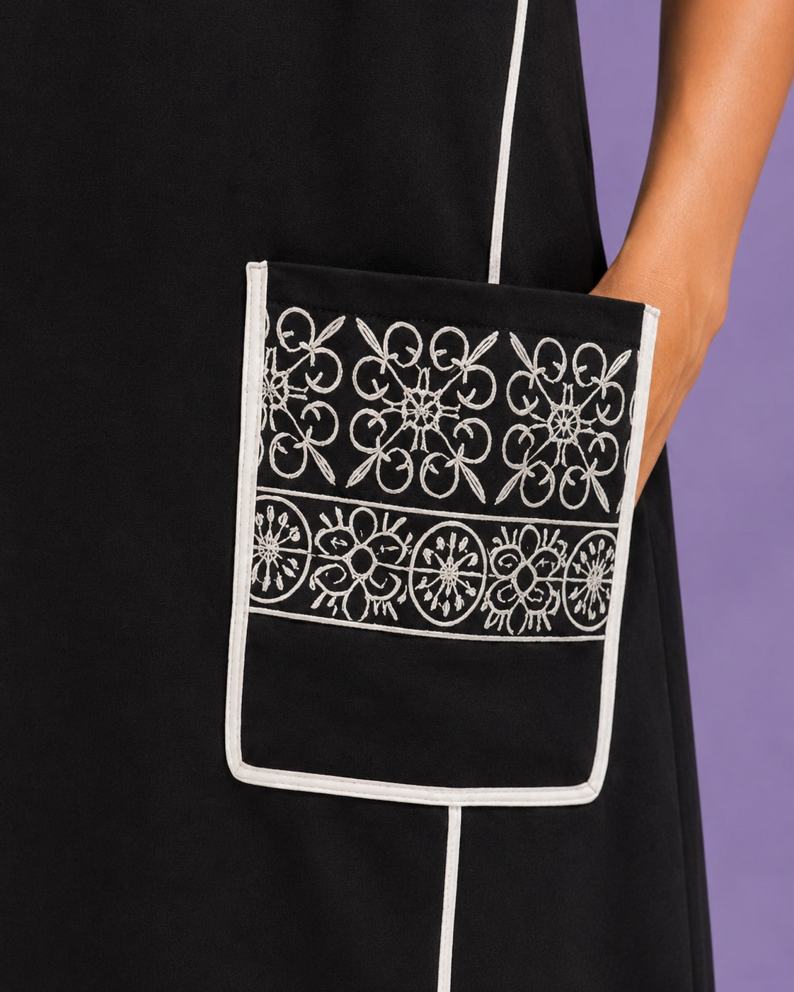 WOMEN SLEEVELESS PATCH POCKET DRESS