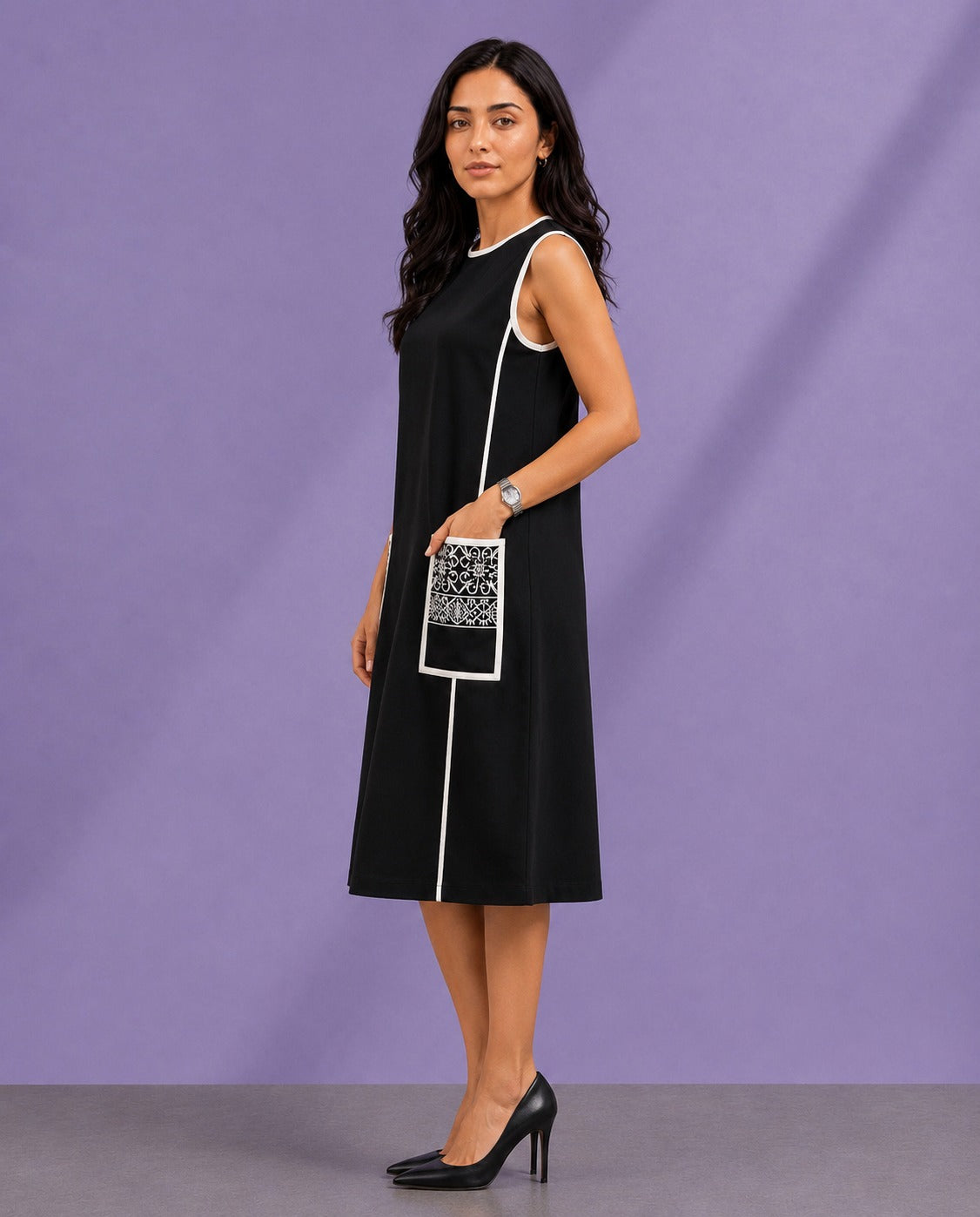 WOMEN SLEEVELESS PATCH POCKET DRESS