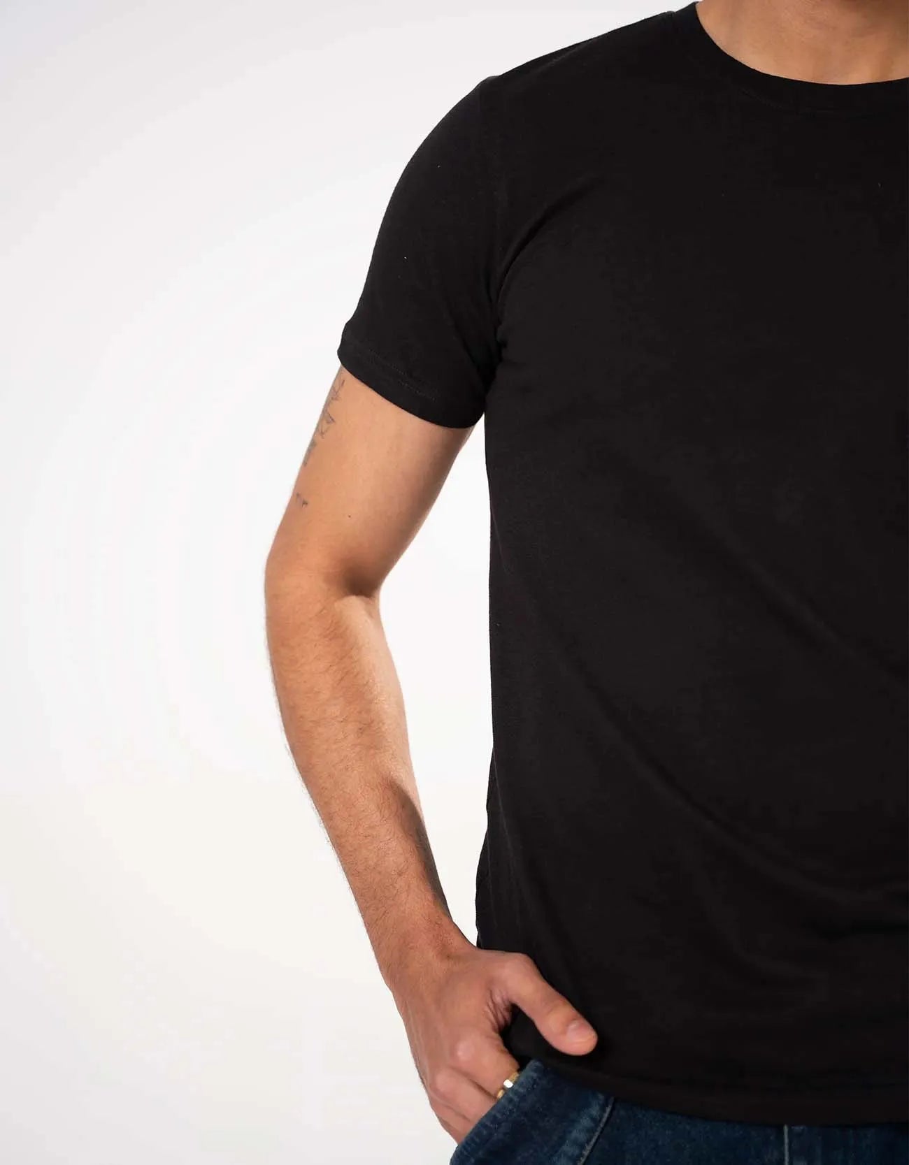 PATCH POCKET CREW NECK TEE