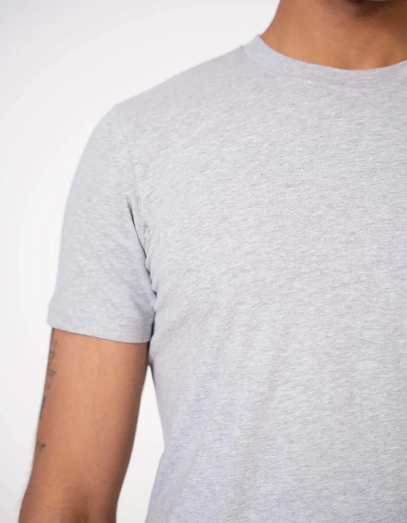 PATCH POCKET CREW NECK TEE