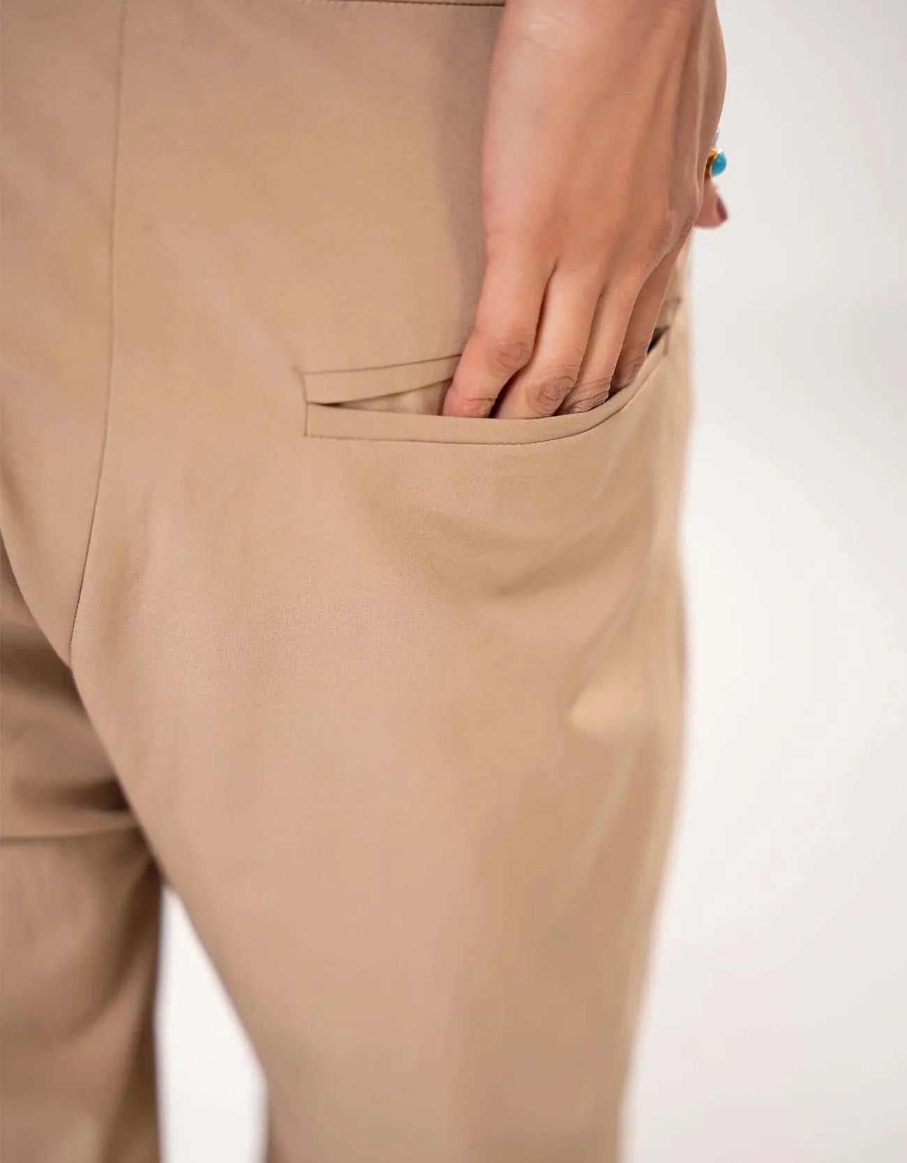 TAILORED STRAIGHT PANTS