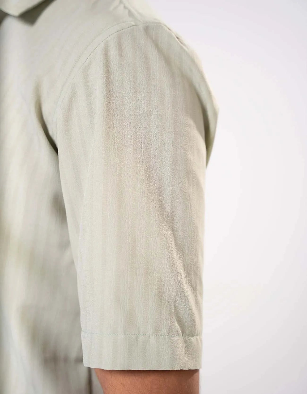 BOXY FIT CROSS OVER SHIRT